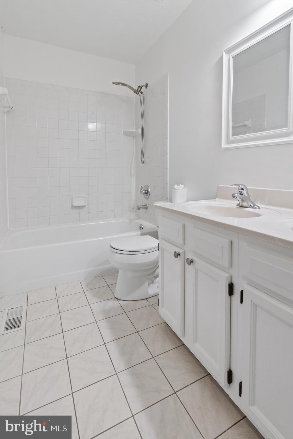 VISTA WOODS - Residential