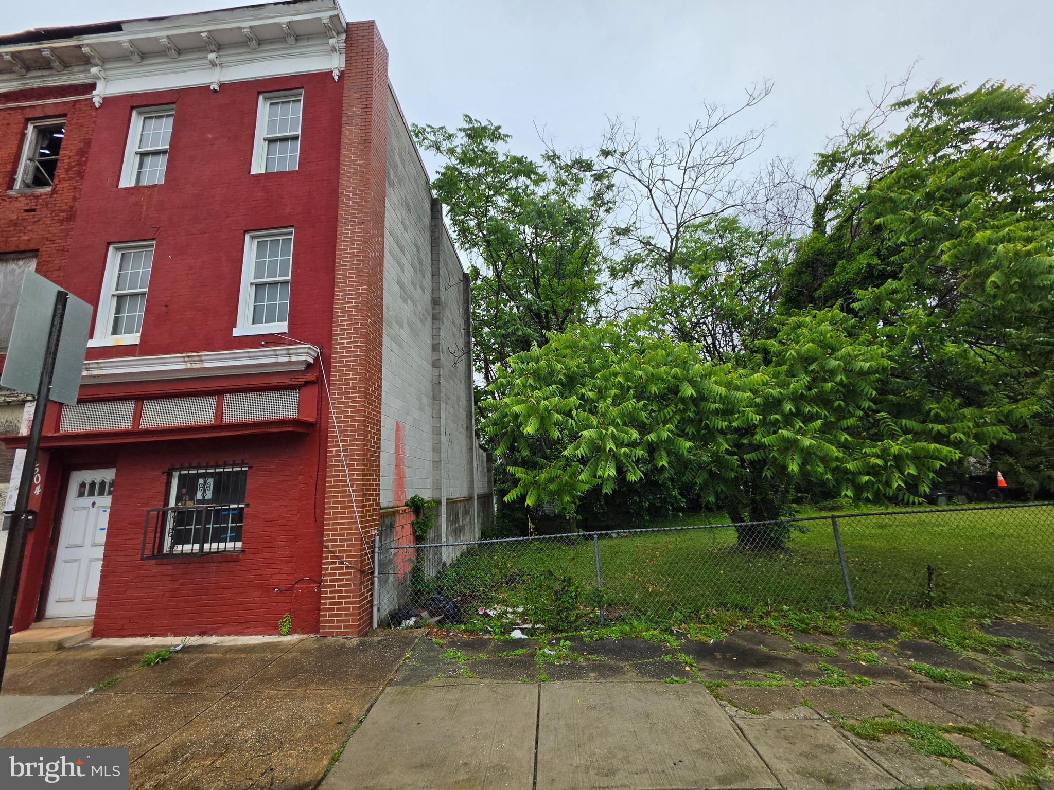 BROADWAY EAST - Residential