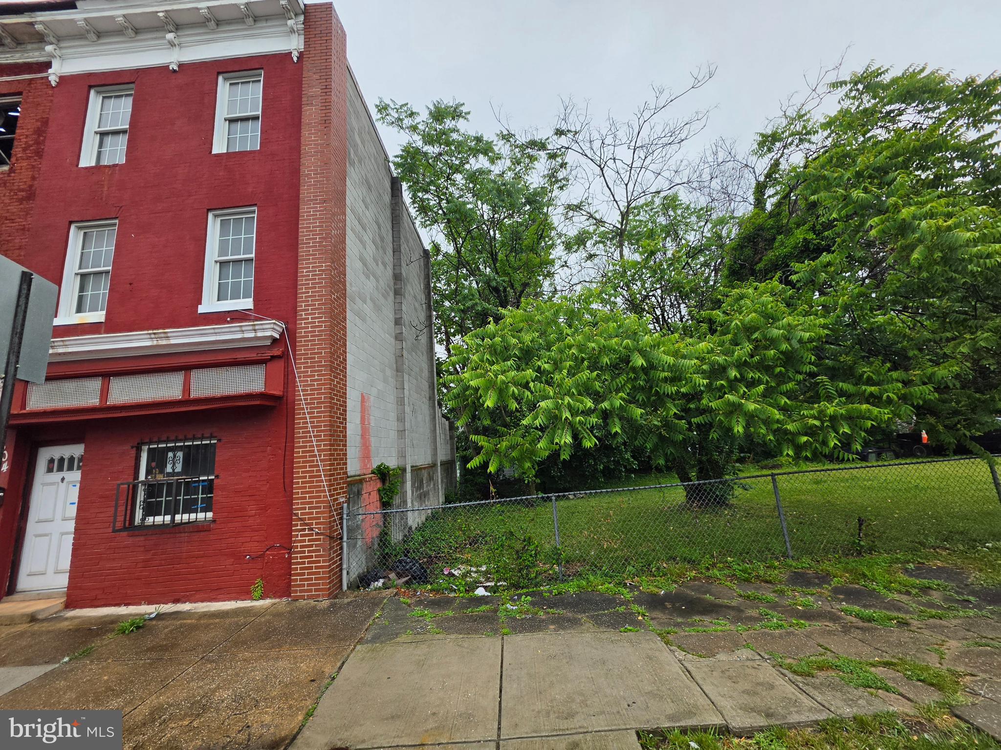 BROADWAY EAST - Residential