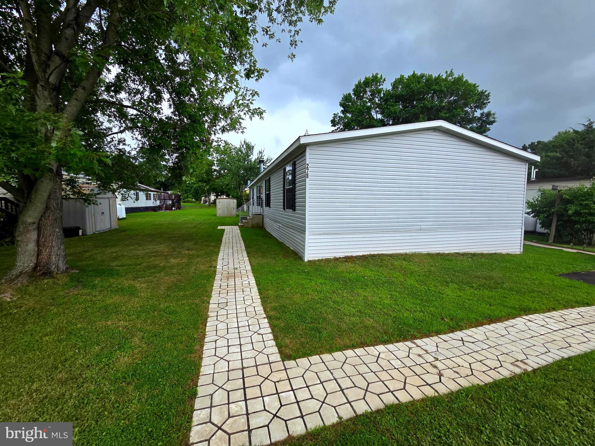 278 LAKE LANE