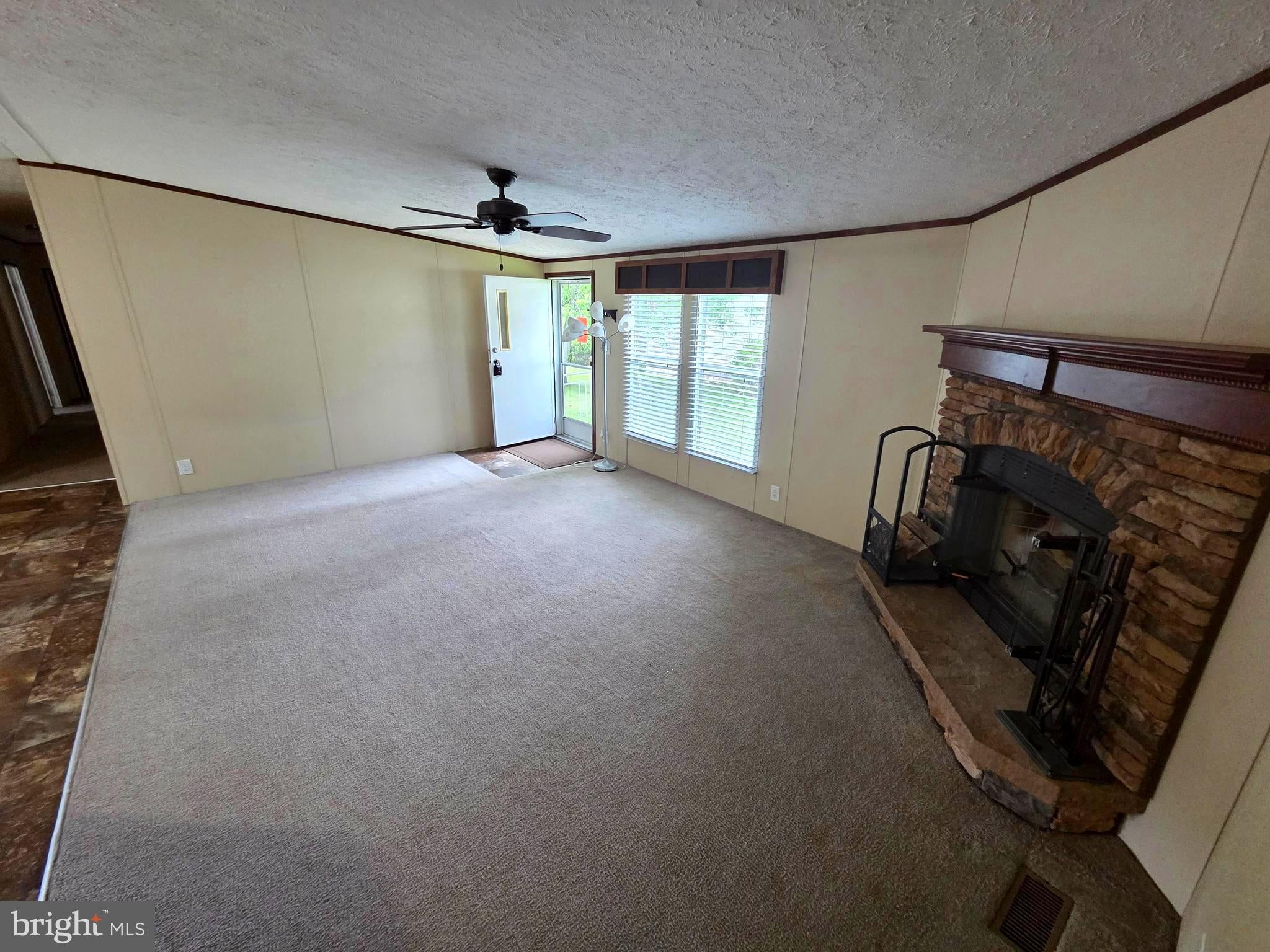 278 LAKE LANE