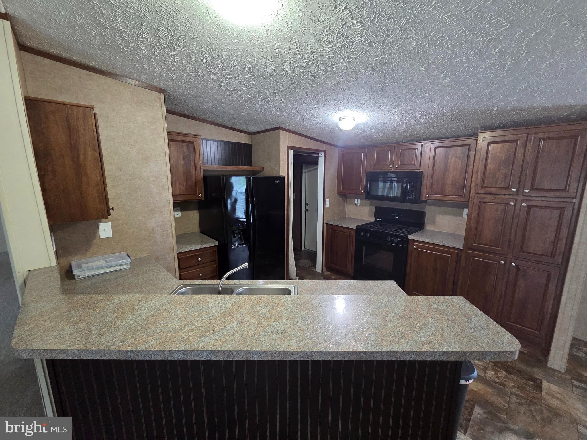 278 LAKE LANE