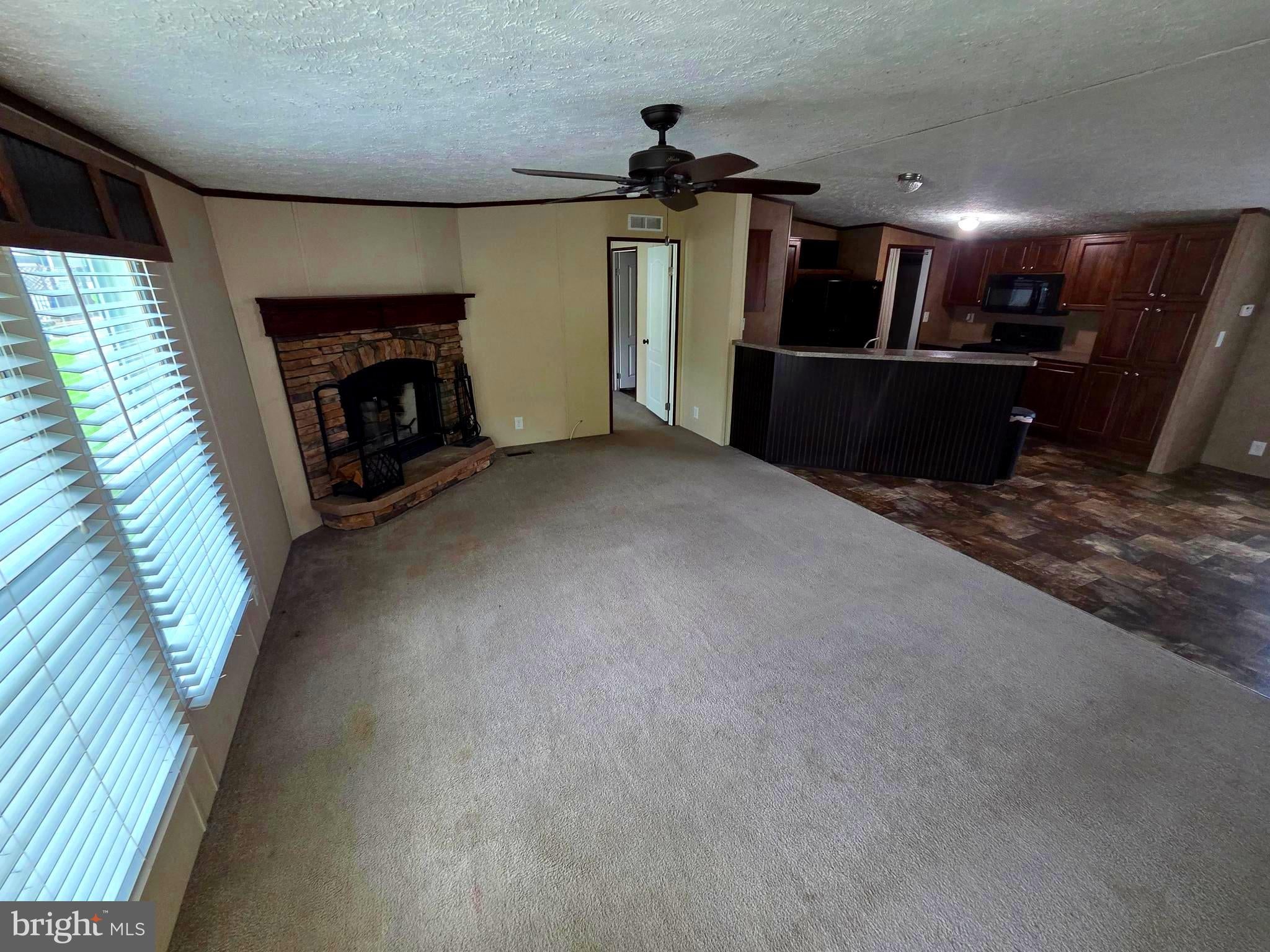 278 LAKE LANE