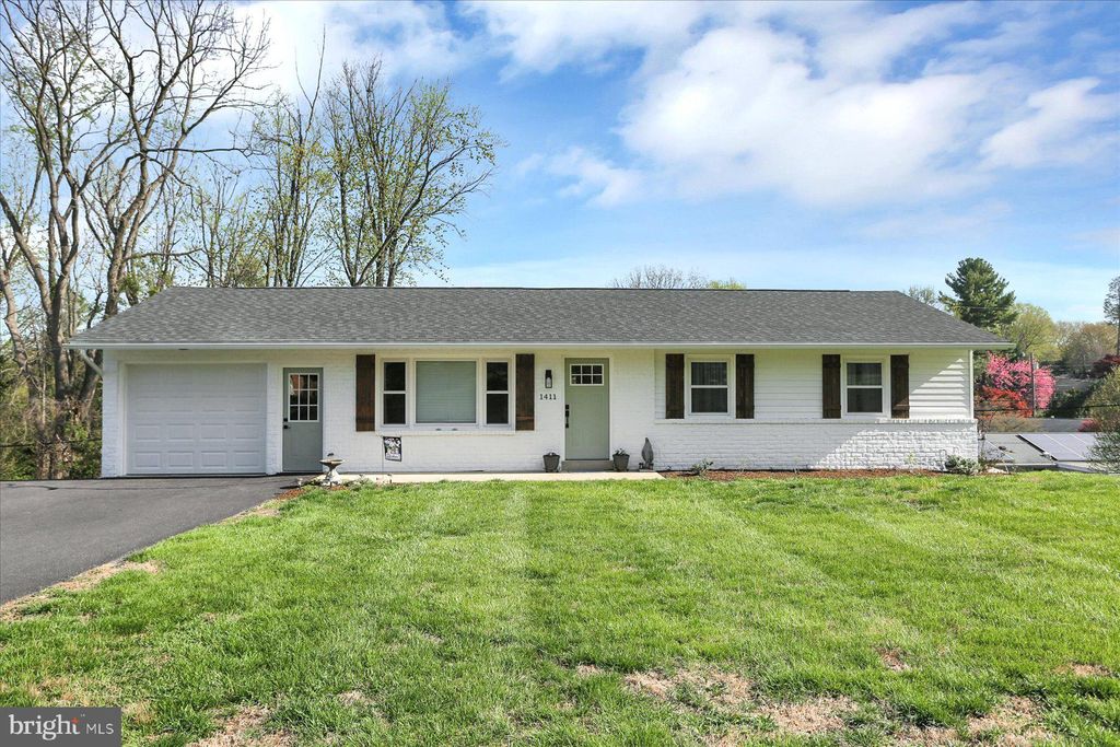 Photo of 1411 SPRINGSIDE DR, LANCASTER, PA 17603 (MLS # PALA2033910)