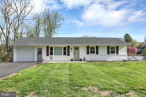 Photo of 1411 SPRINGSIDE DR, LANCASTER, PA 17603 (MLS # PALA2033910)