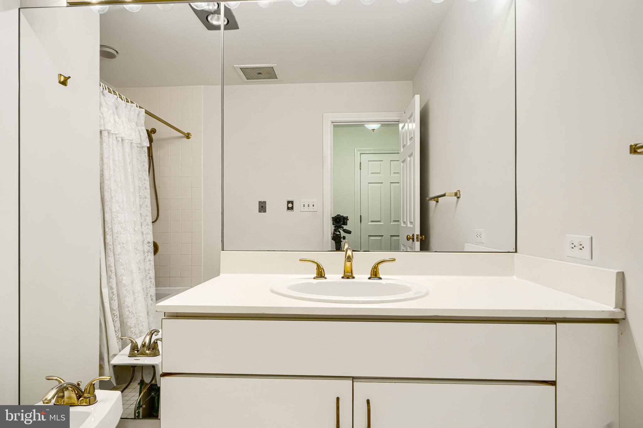 INNER HARBOR - Residential Lease