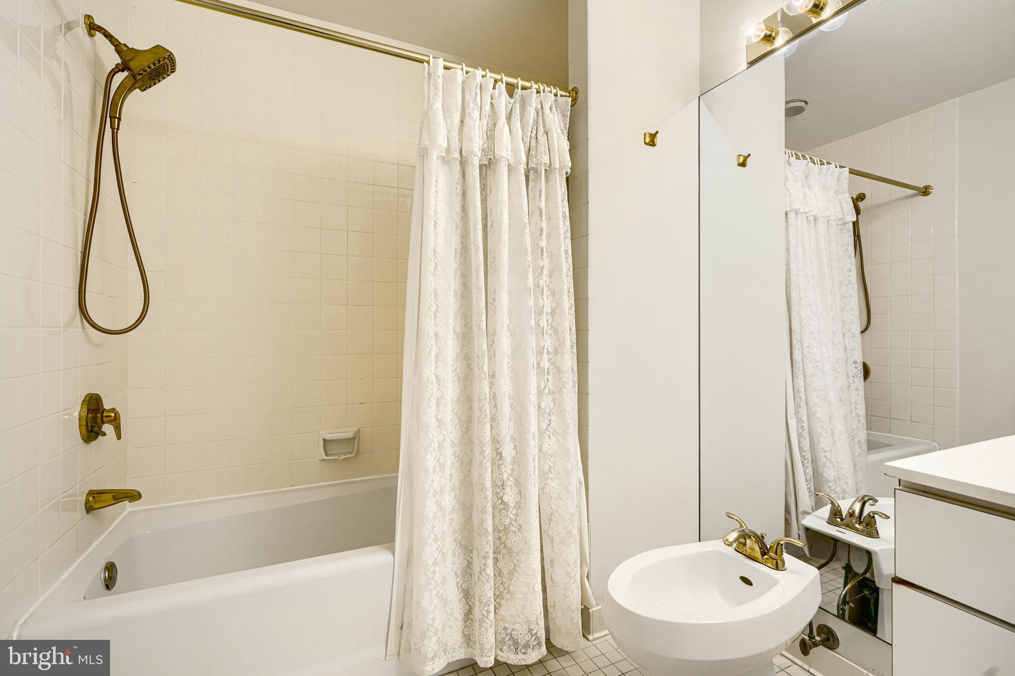 INNER HARBOR - Residential Lease