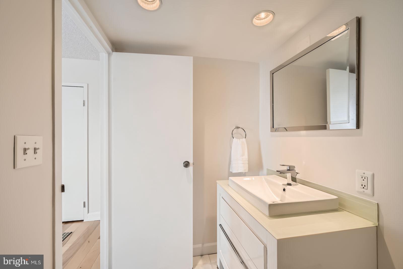 RIDGELY TOWSON CENTER - Residential