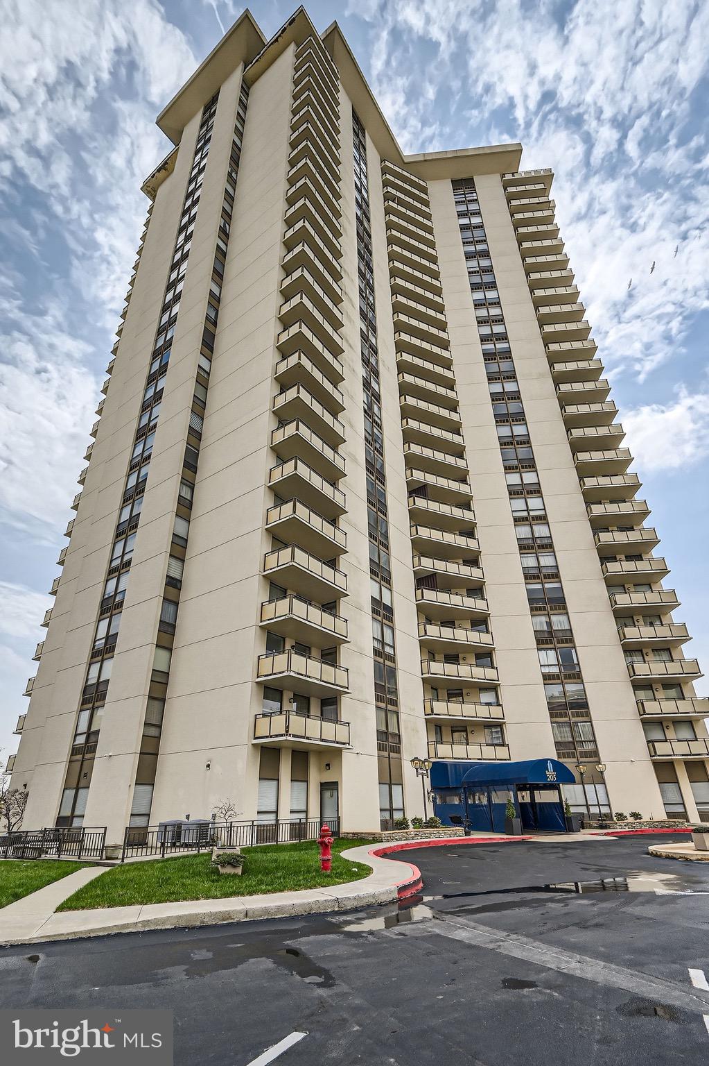 RIDGELY TOWSON CENTER - Residential