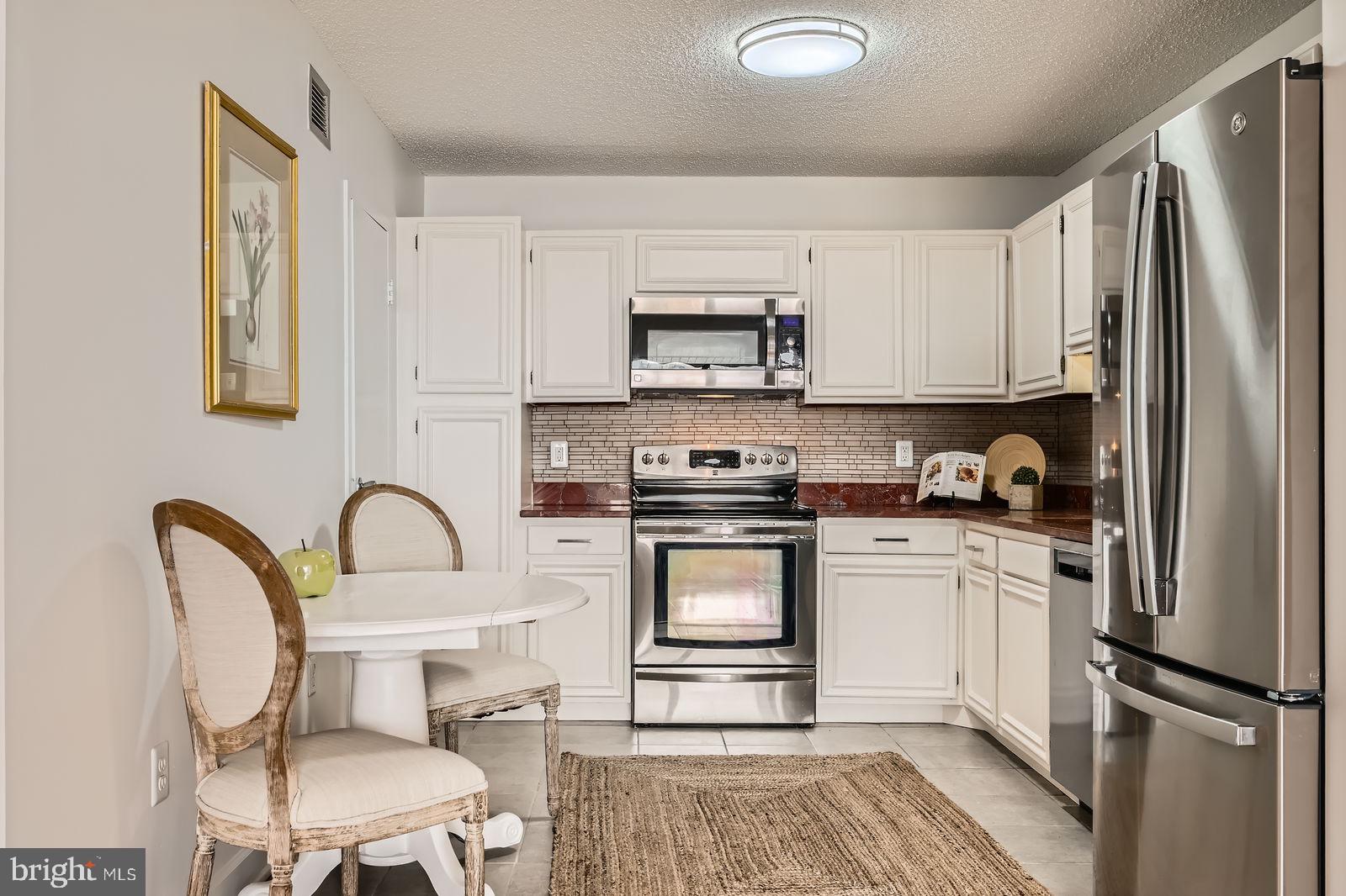 RIDGELY TOWSON CENTER - Residential