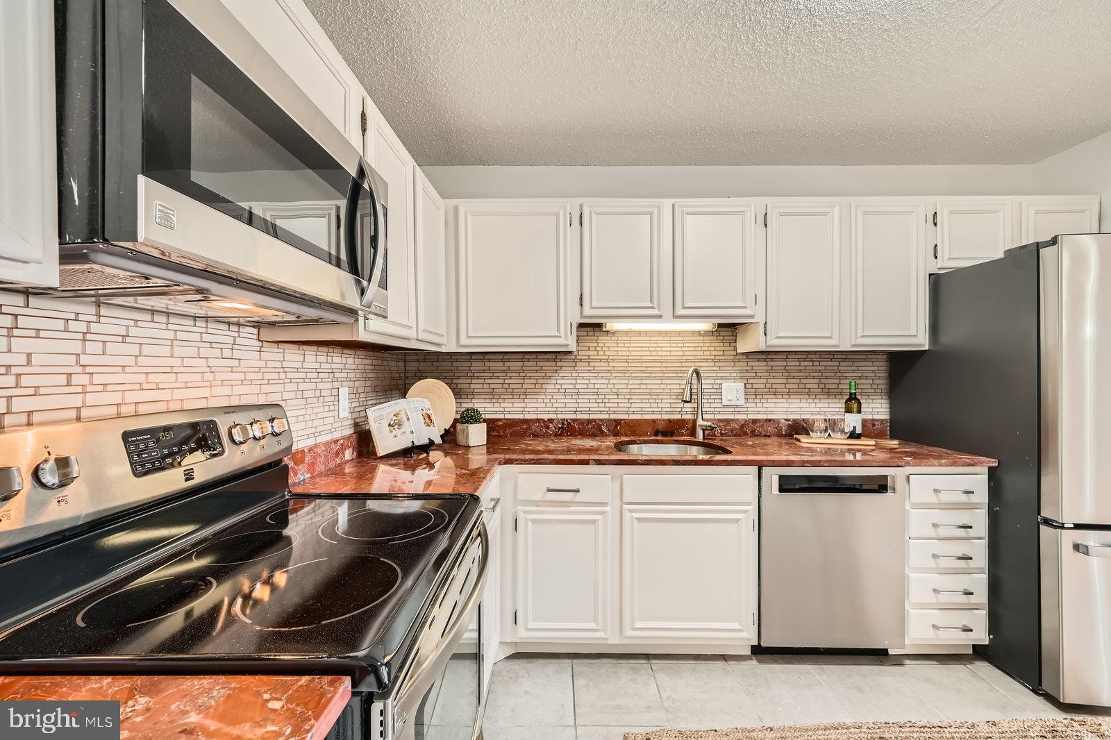 RIDGELY TOWSON CENTER - Residential