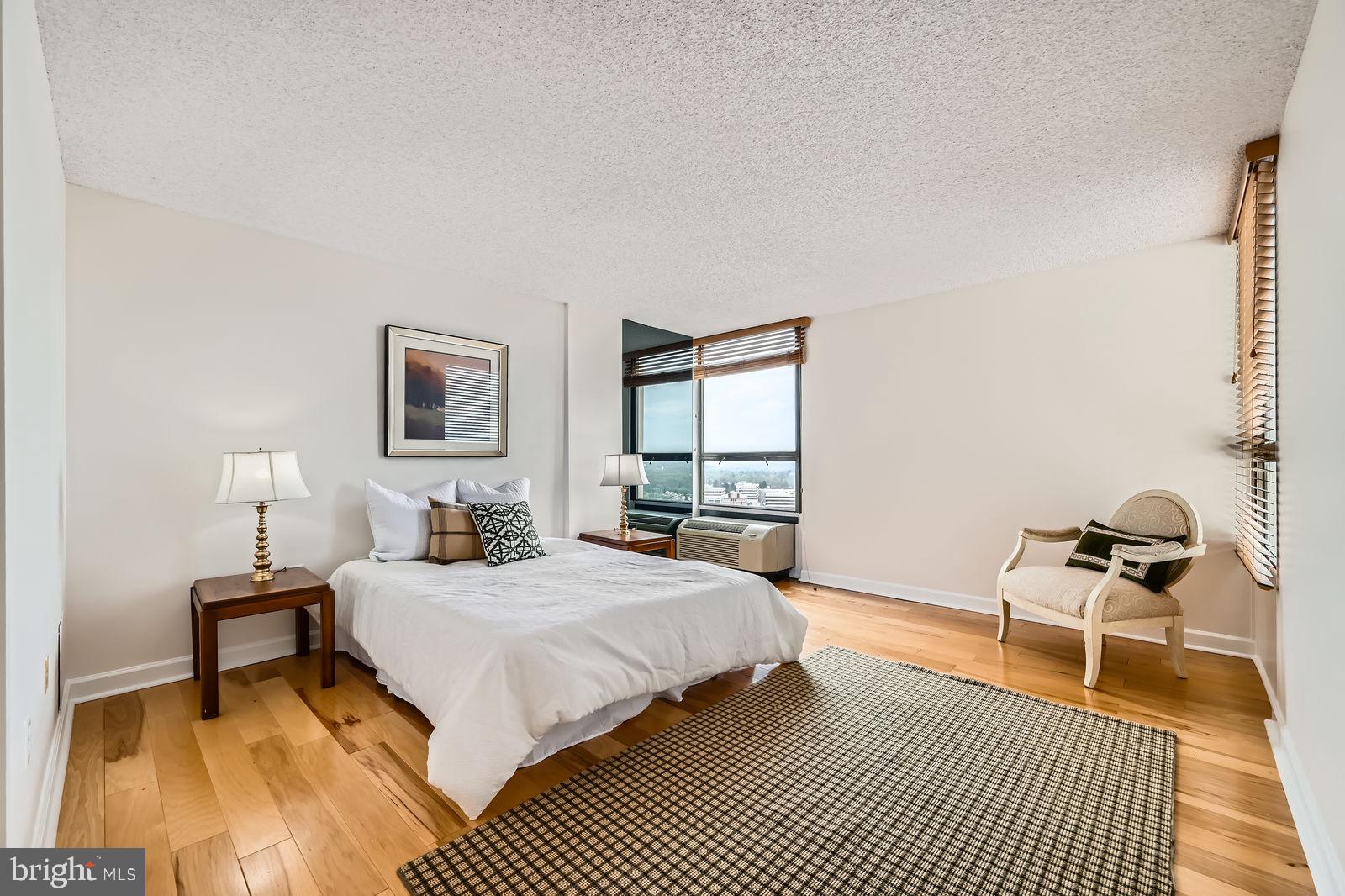 RIDGELY TOWSON CENTER - Residential