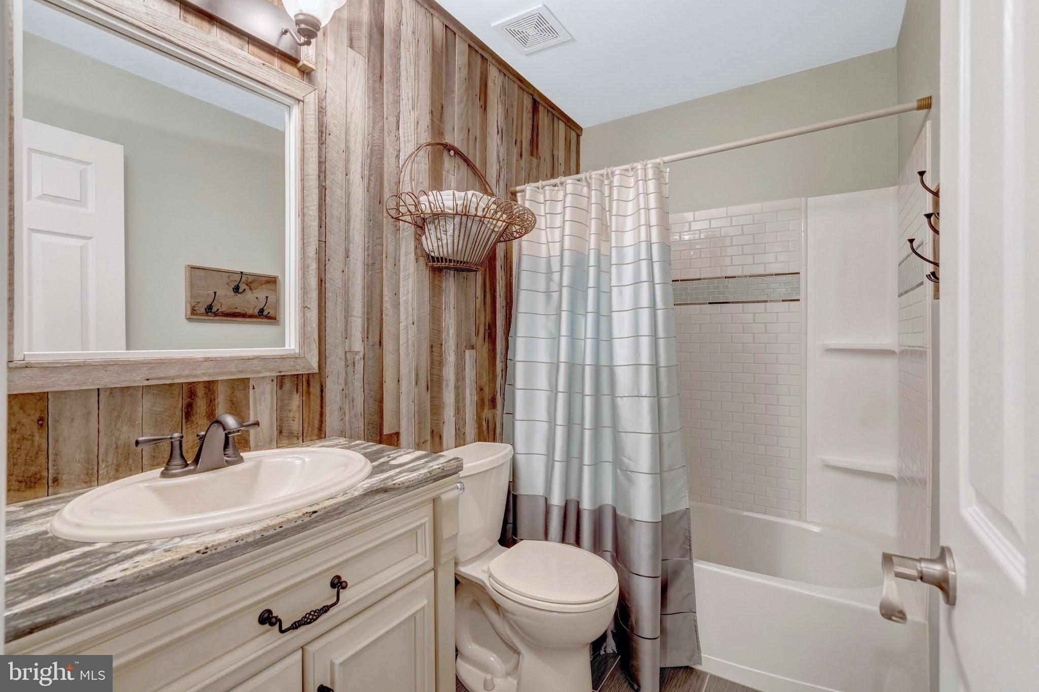 ASHBURN FARM - Residential