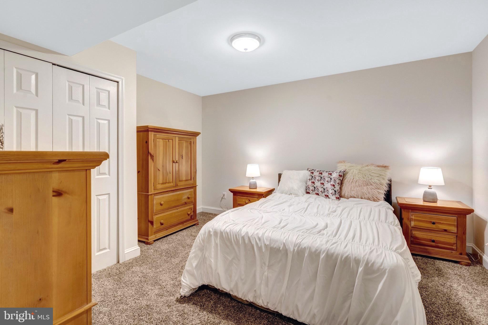 ASHBURN FARM - Residential