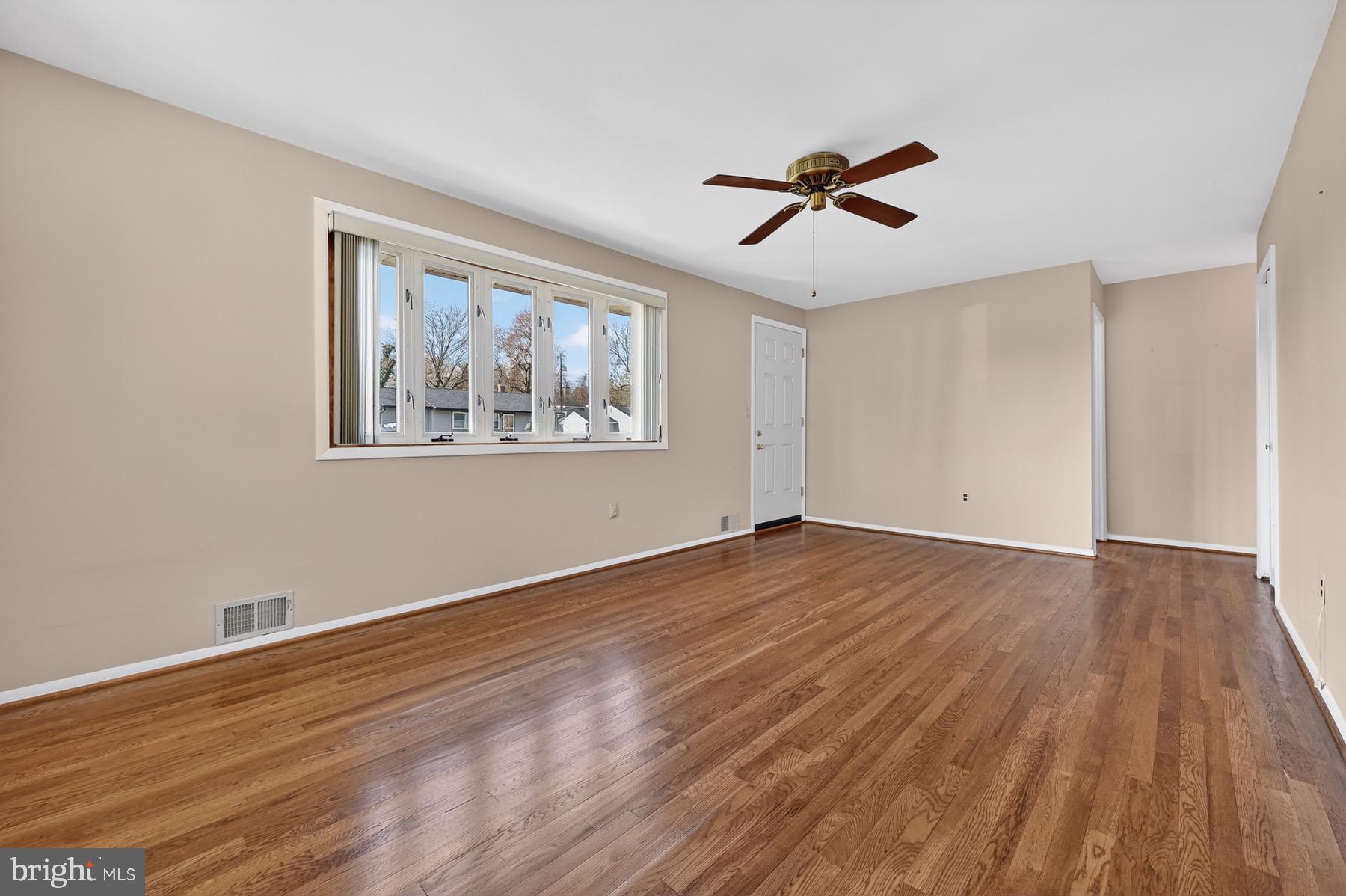 PLEASANTVILLE - Residential