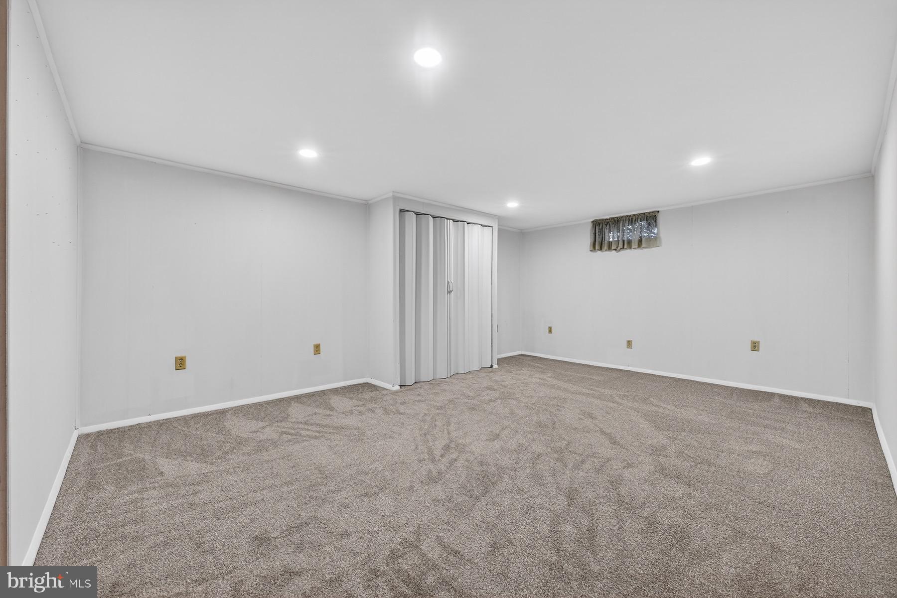PLEASANTVILLE - Residential