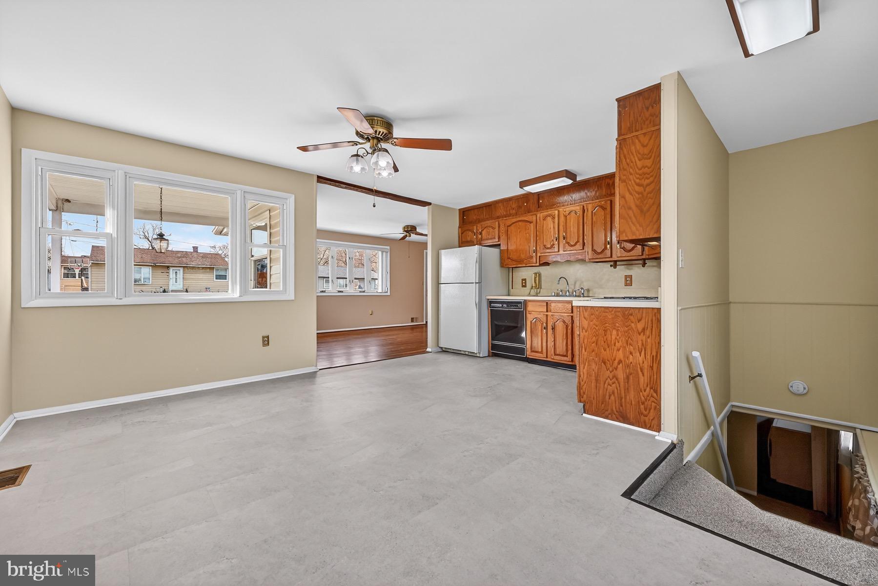 PLEASANTVILLE - Residential