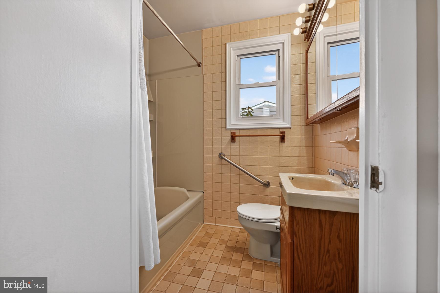 PLEASANTVILLE - Residential