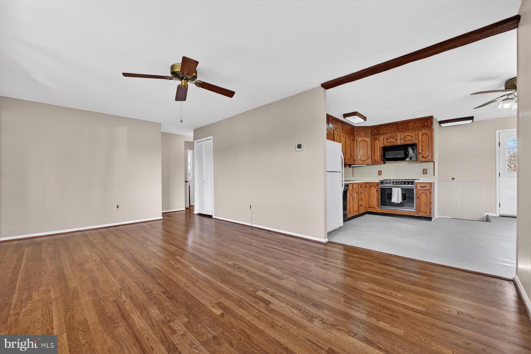PLEASANTVILLE - Residential