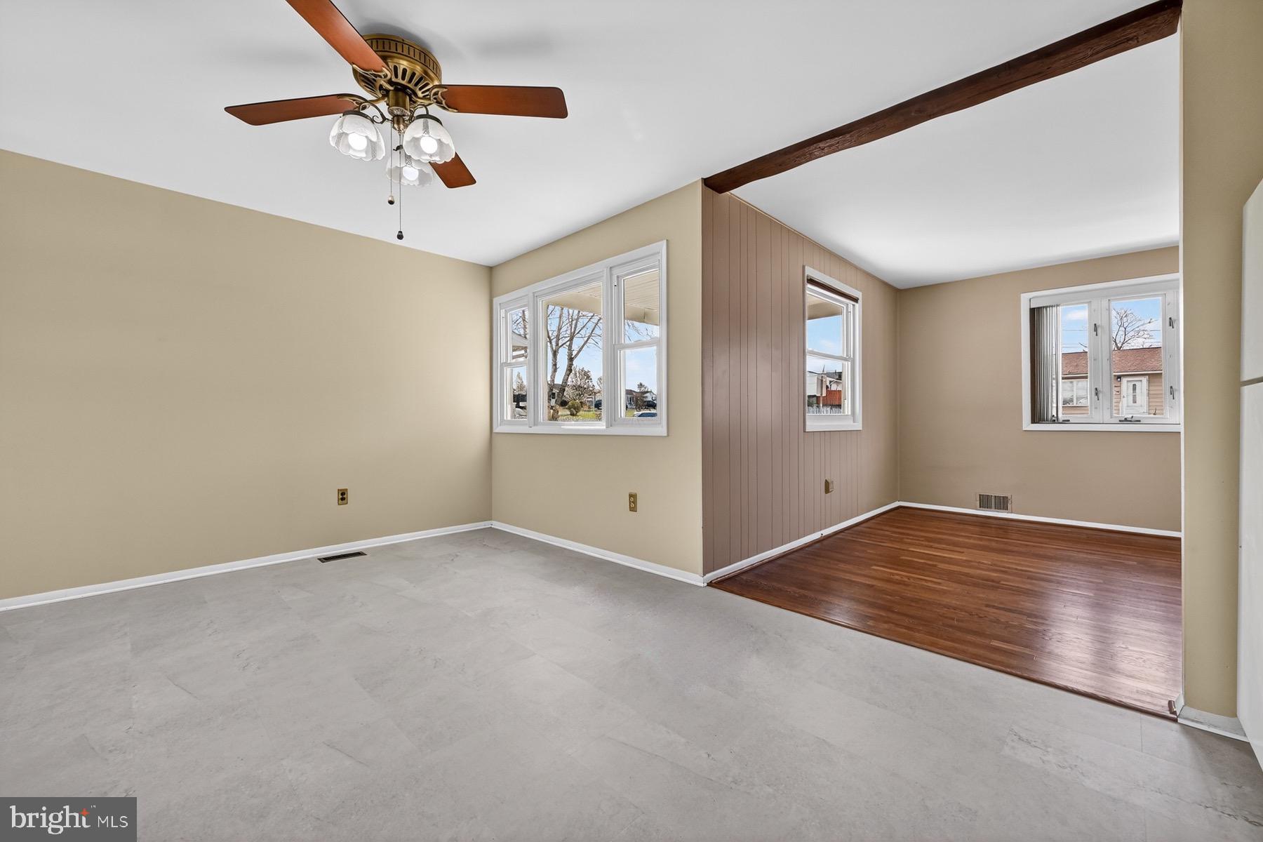 PLEASANTVILLE - Residential