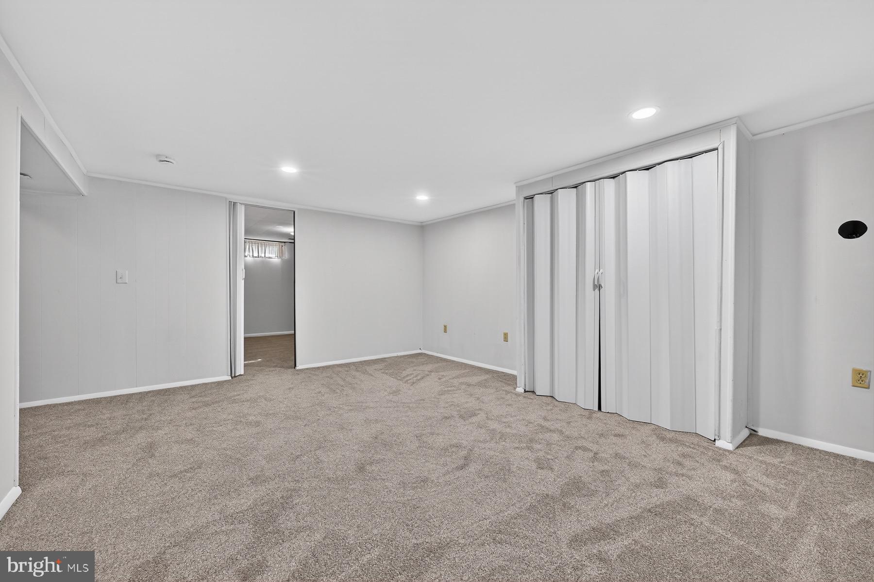PLEASANTVILLE - Residential
