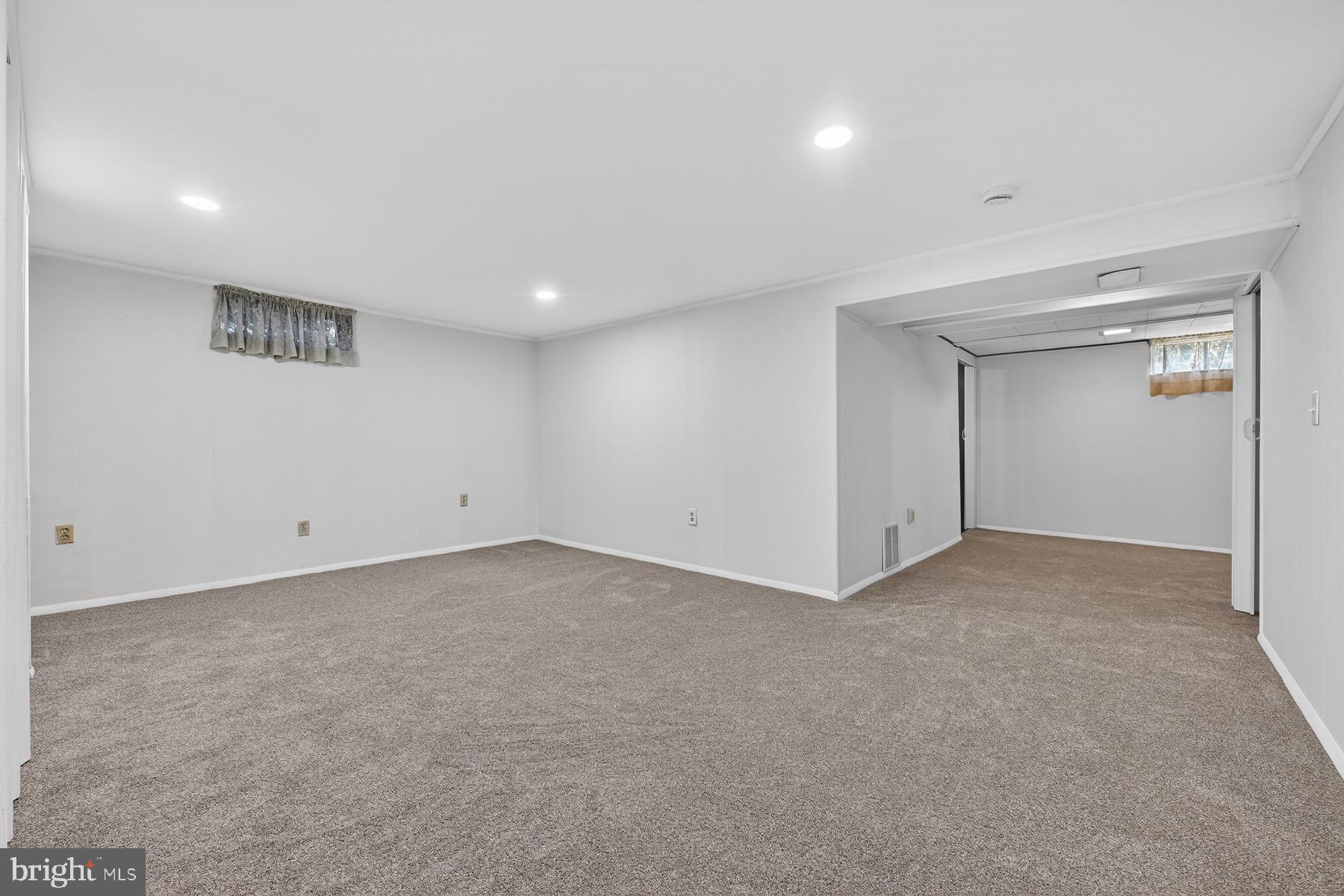 PLEASANTVILLE - Residential