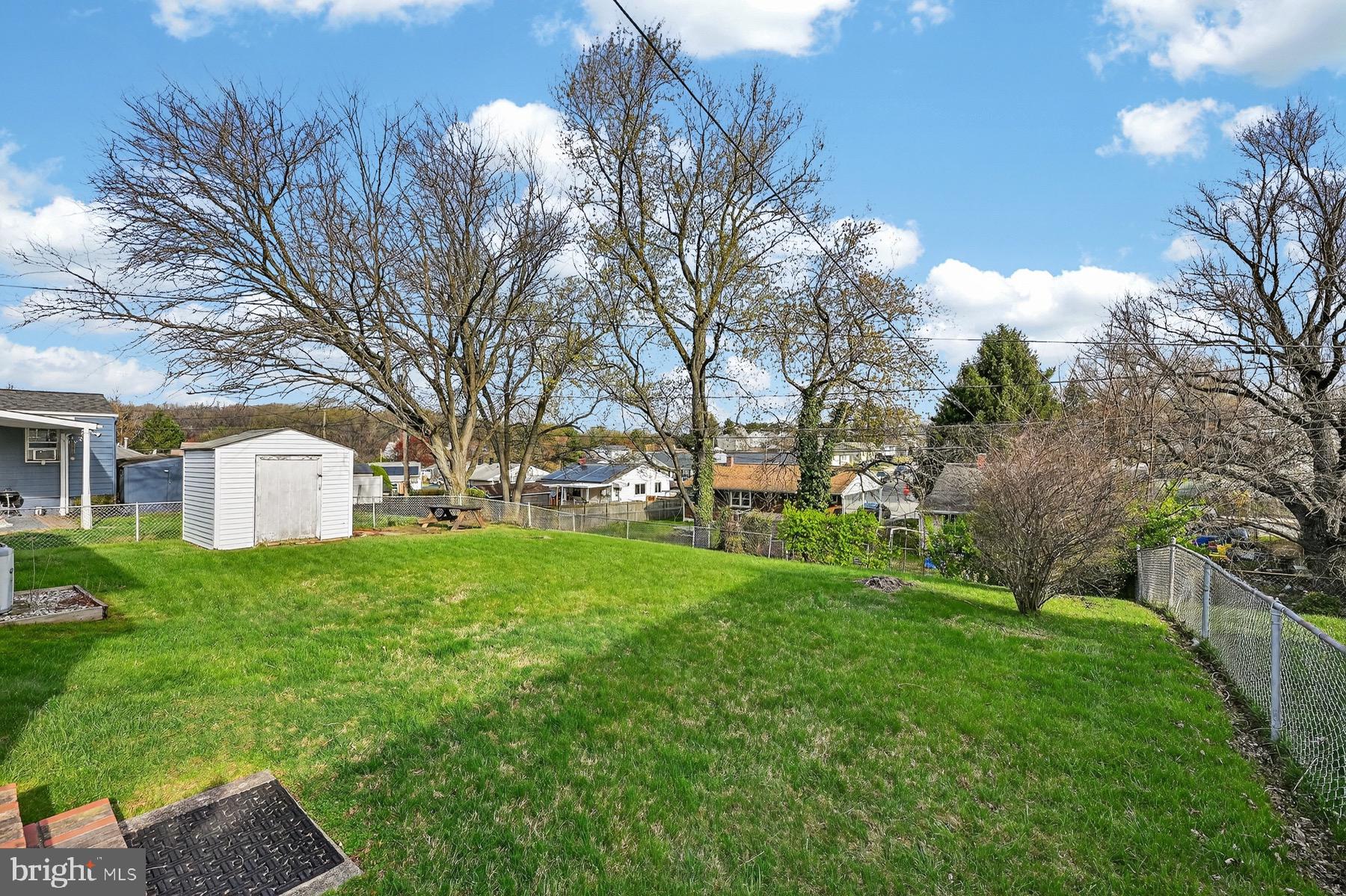 PLEASANTVILLE - Residential