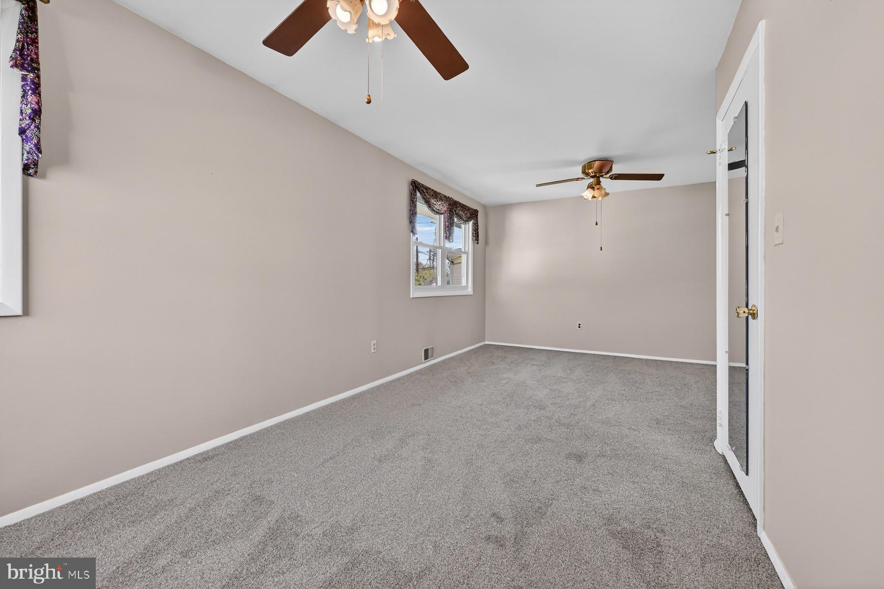 PLEASANTVILLE - Residential