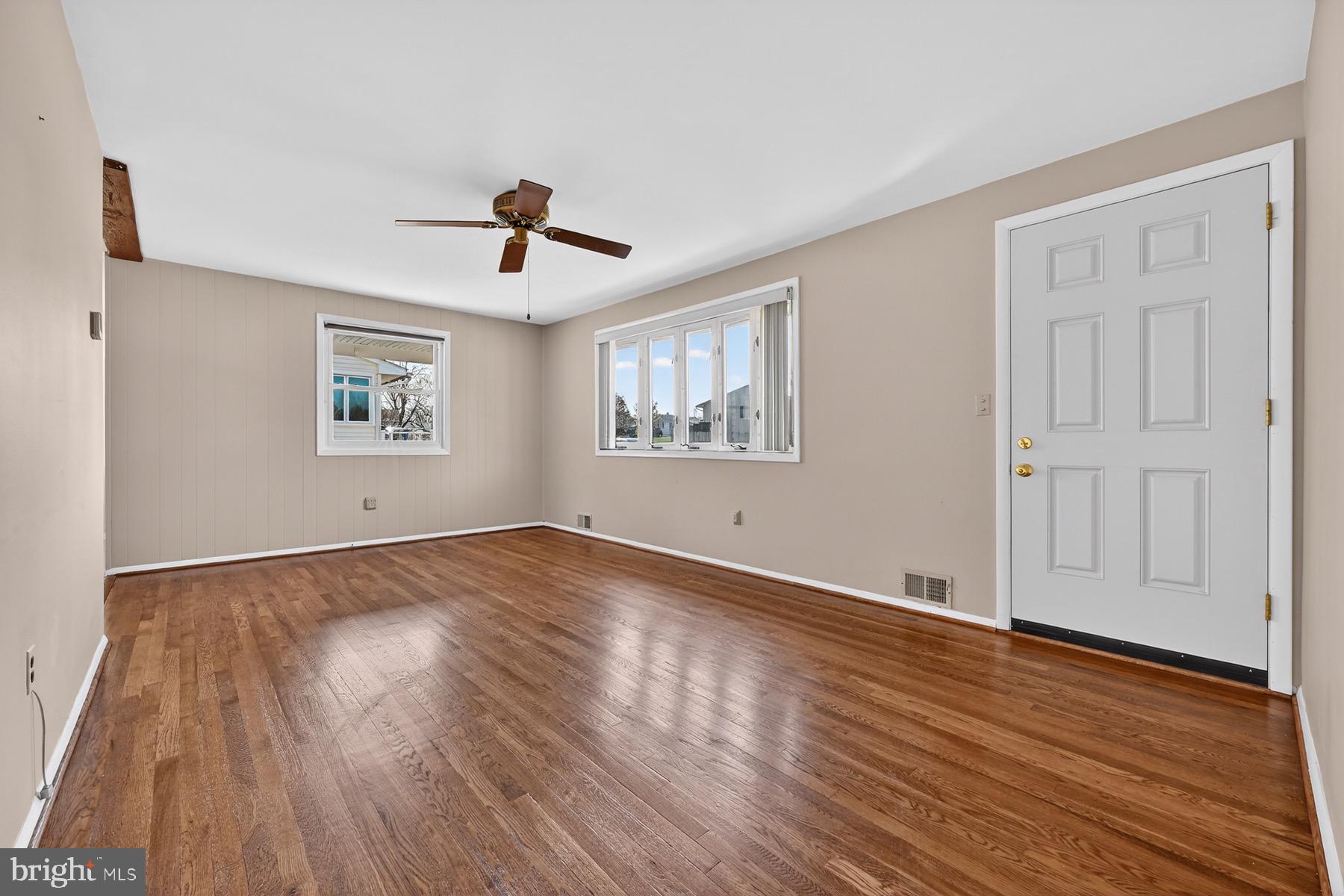 PLEASANTVILLE - Residential