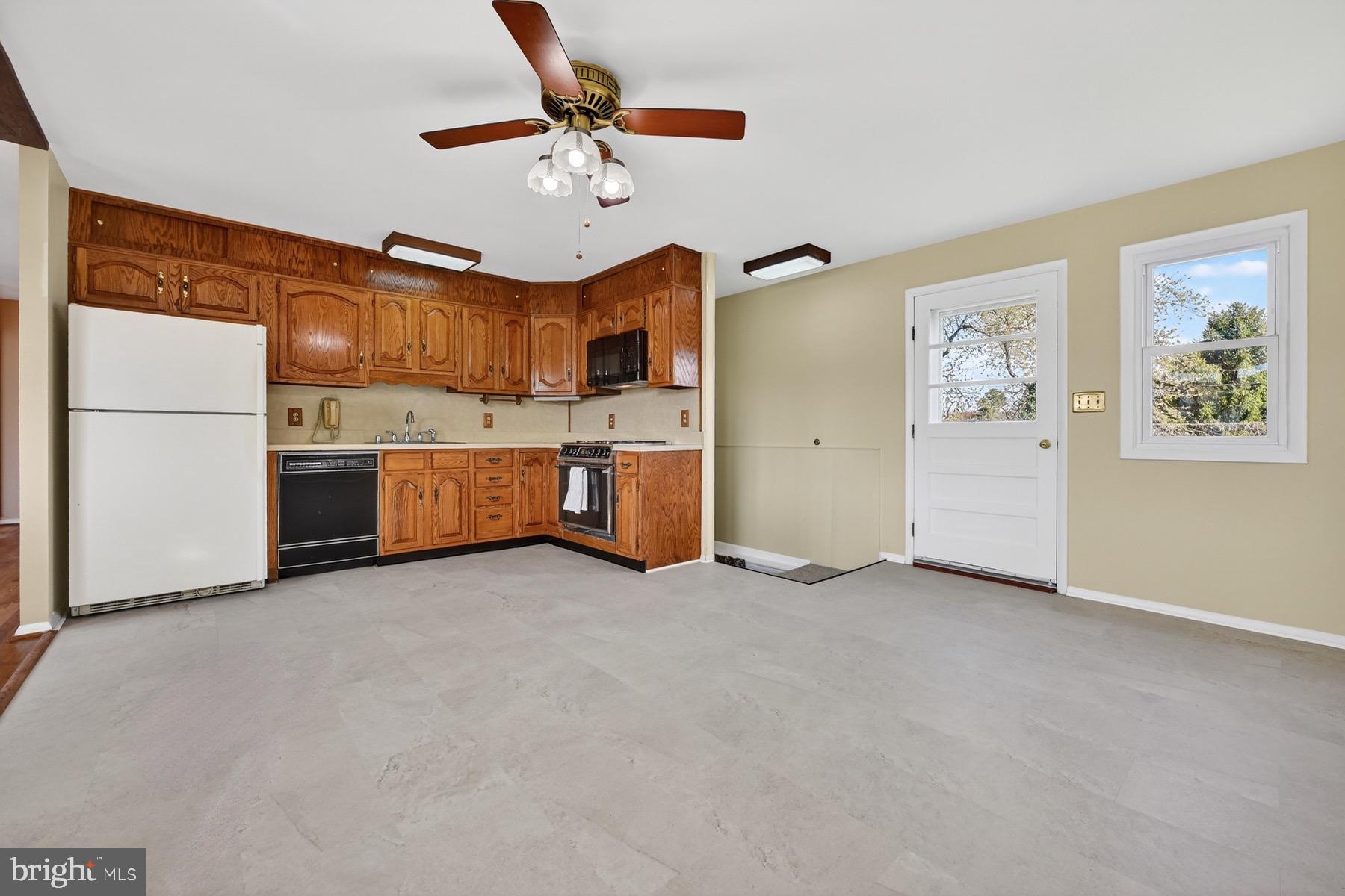 PLEASANTVILLE - Residential