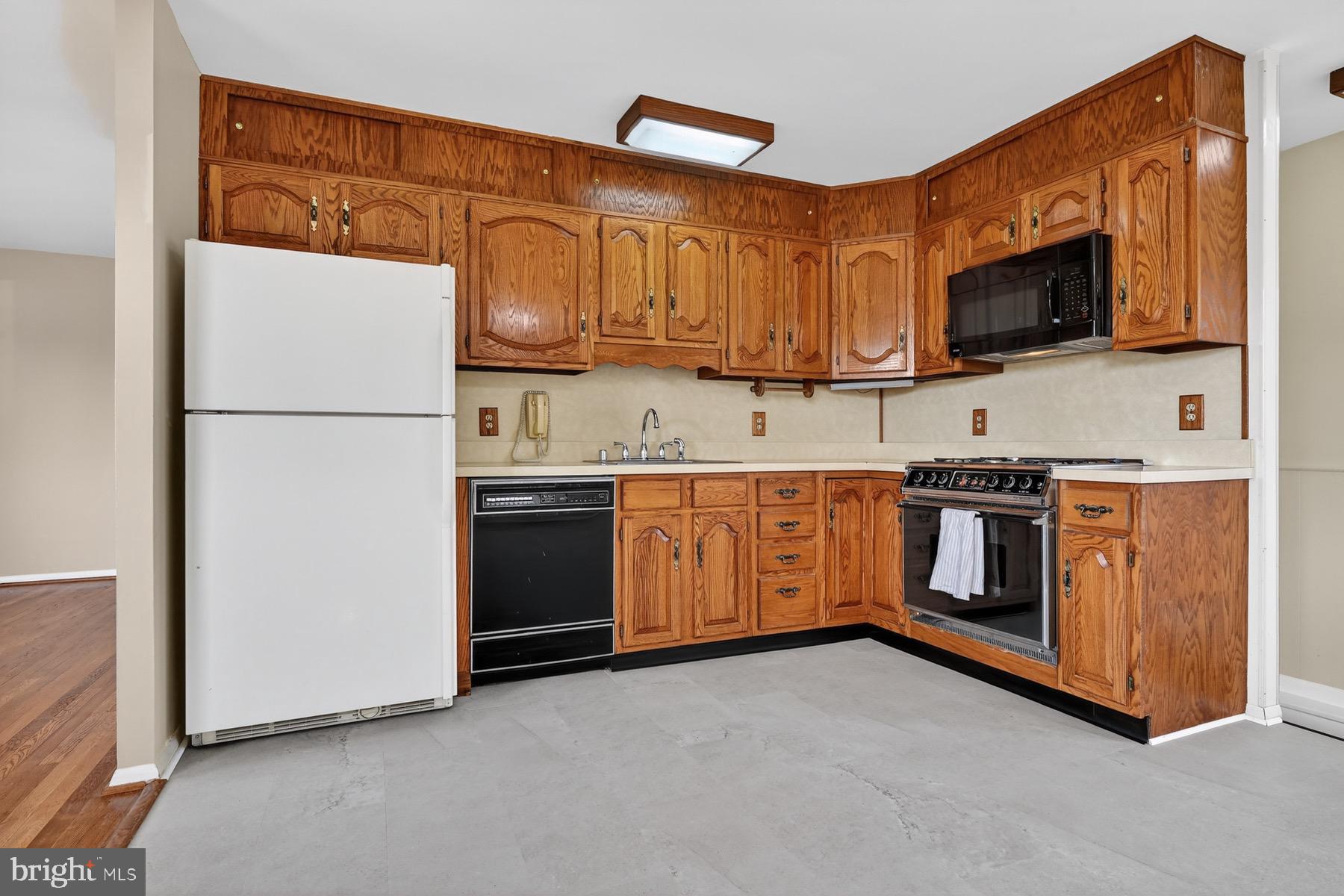 PLEASANTVILLE - Residential