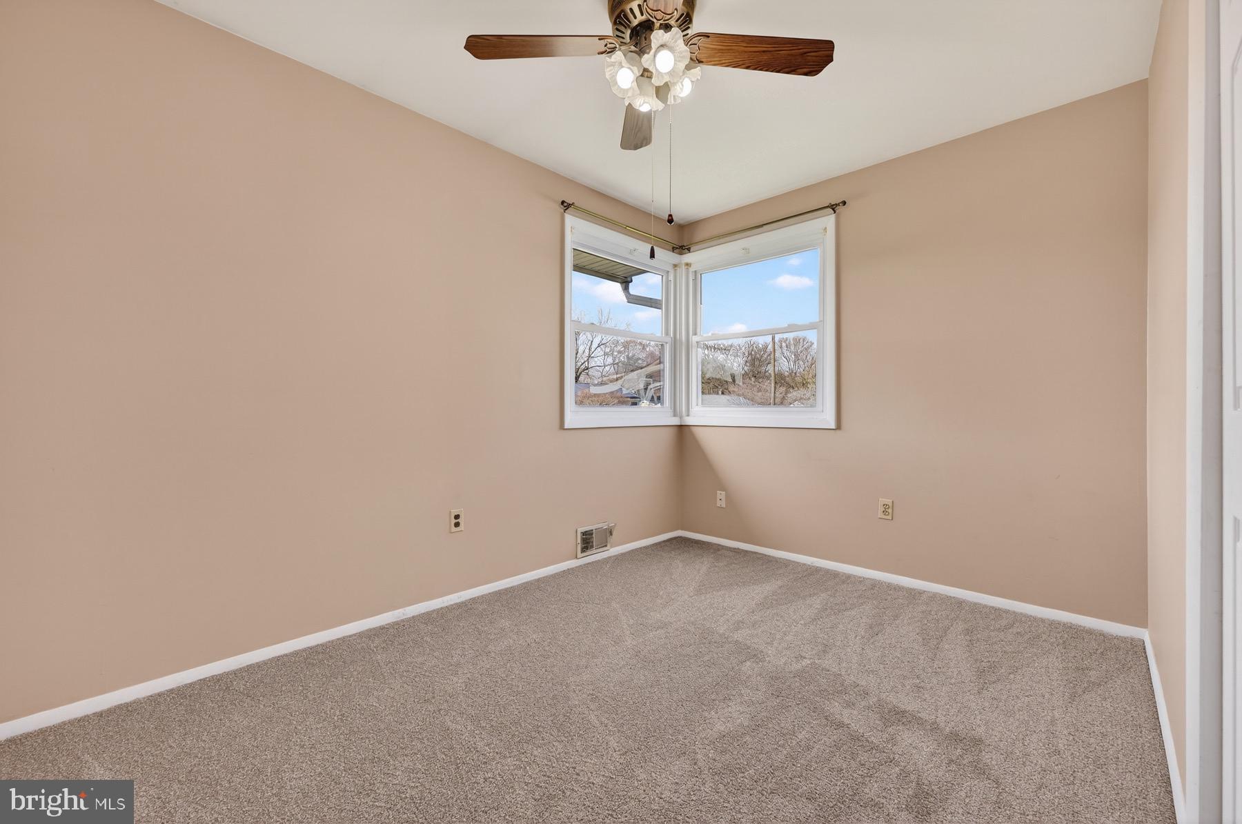 PLEASANTVILLE - Residential