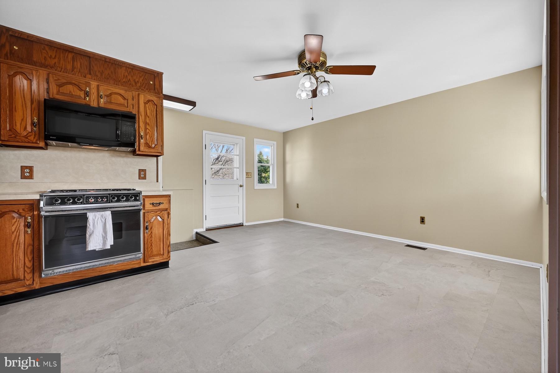 PLEASANTVILLE - Residential