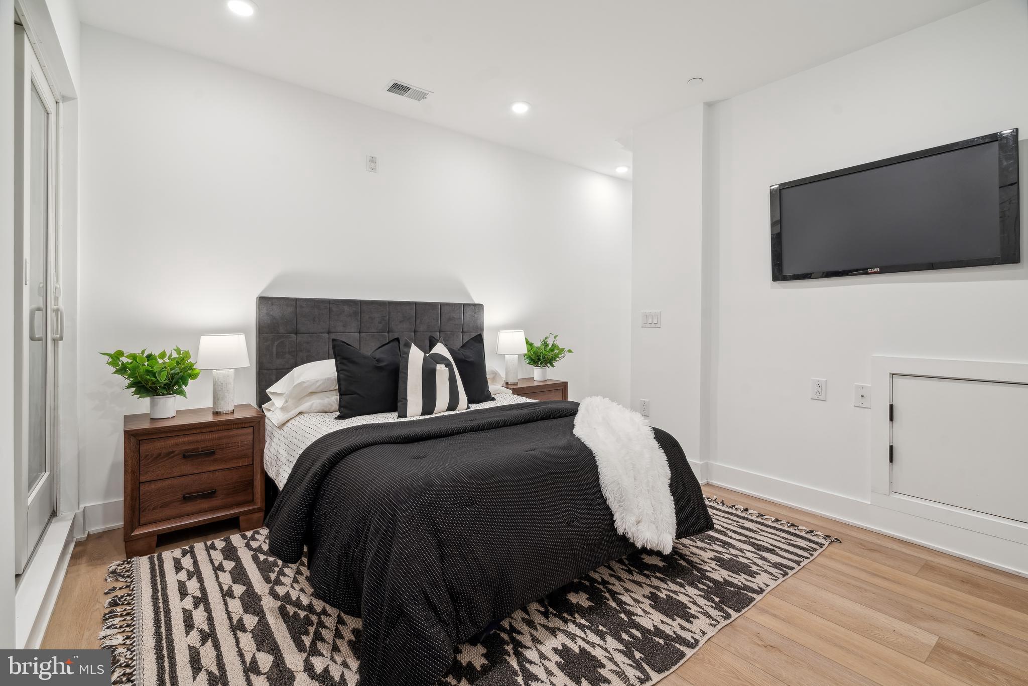 GRADUATE HOSPITAL - Residential