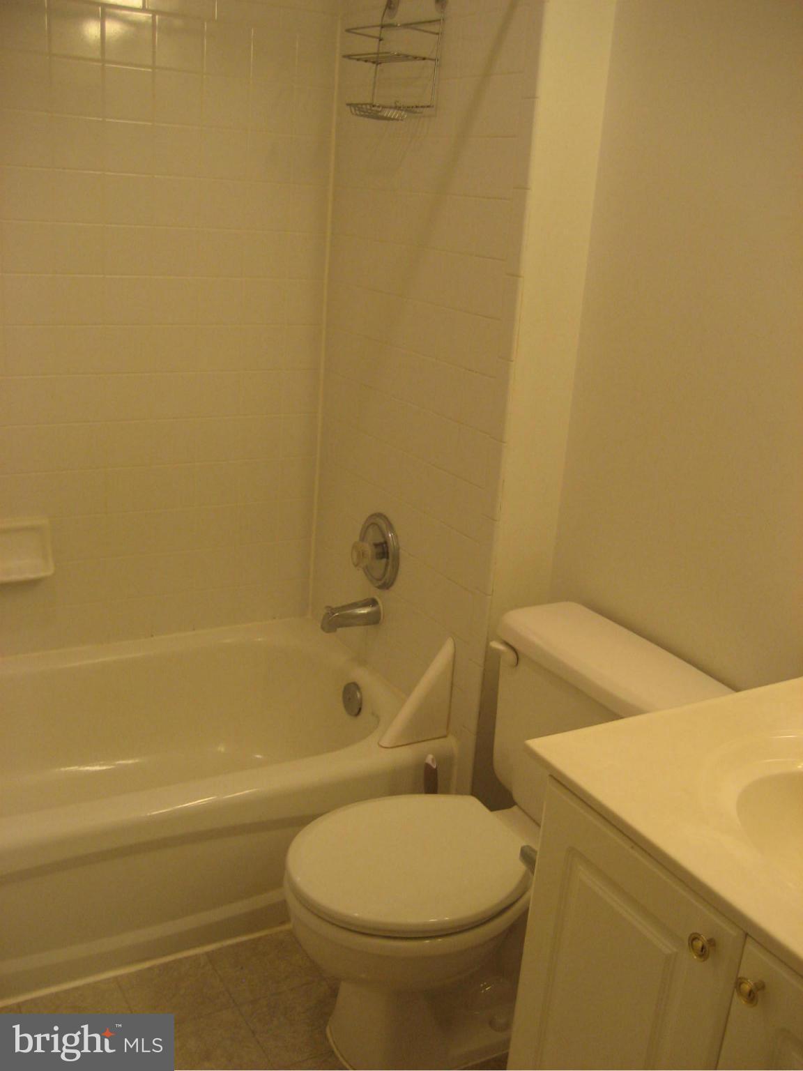 GLEN OAKS CONDOMINIUM - Residential Lease