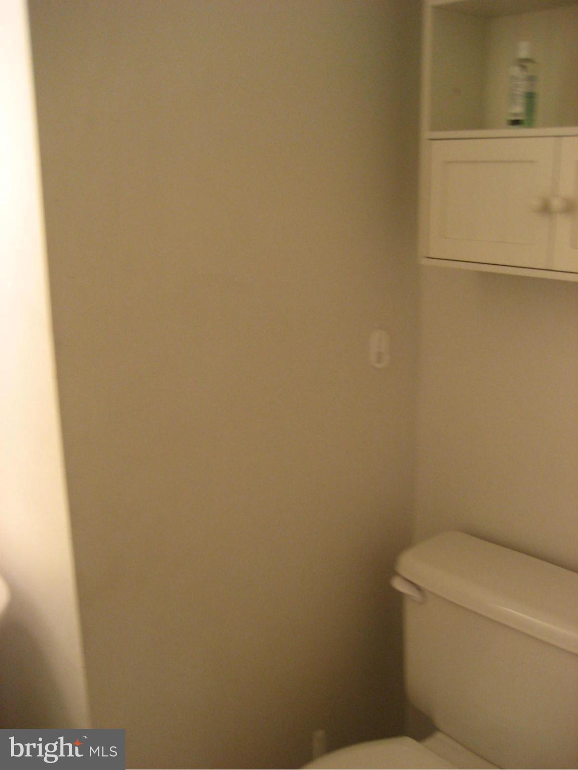 GLEN OAKS CONDOMINIUM - Residential Lease