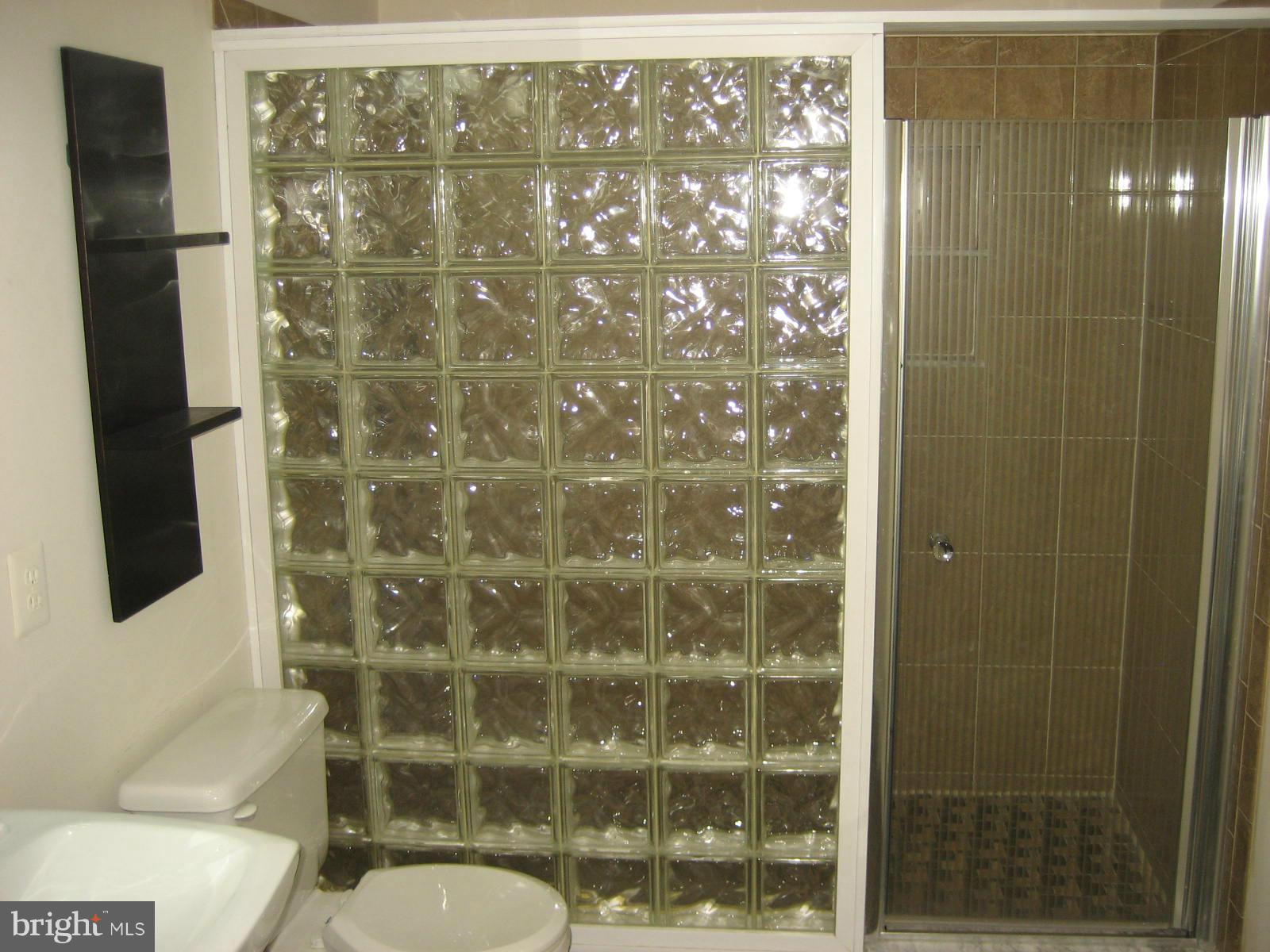 GLEN OAKS CONDOMINIUM - Residential Lease