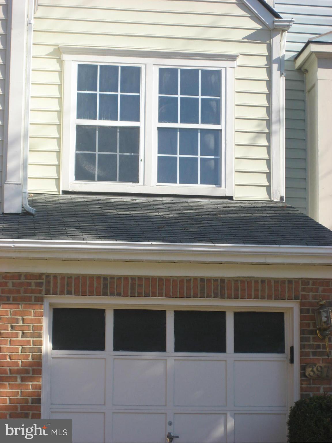 GLEN OAKS CONDOMINIUM - Residential Lease