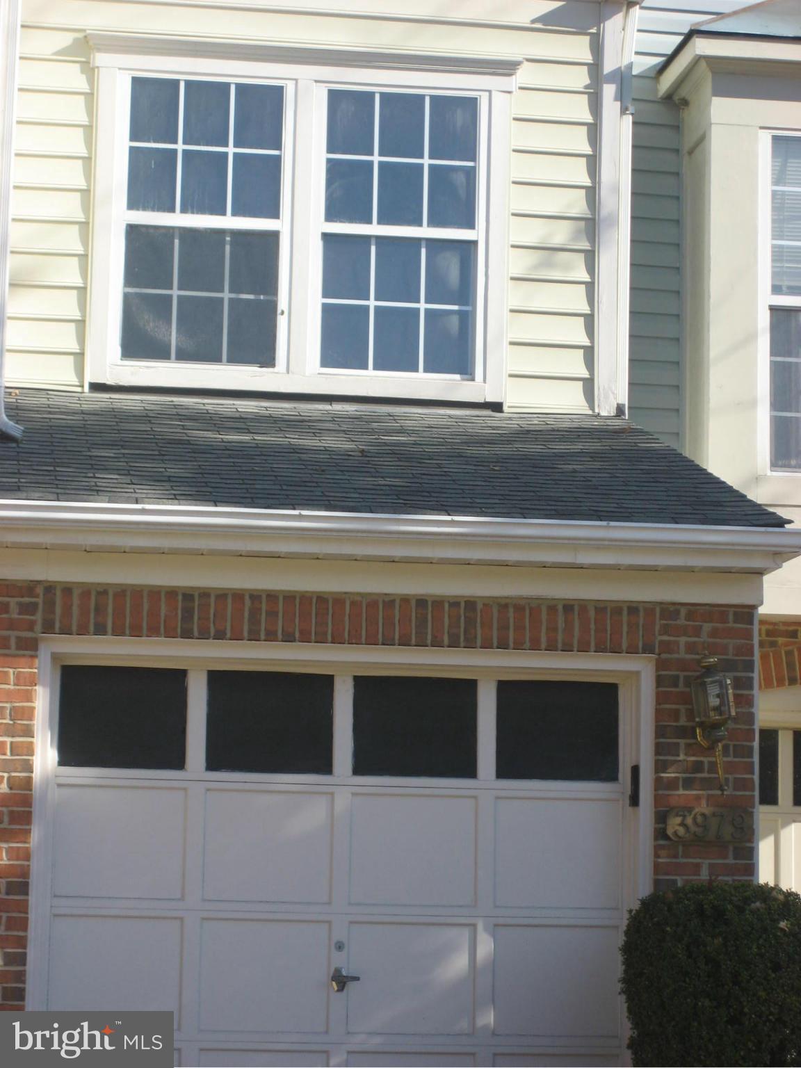 GLEN OAKS CONDOMINIUM - Residential Lease