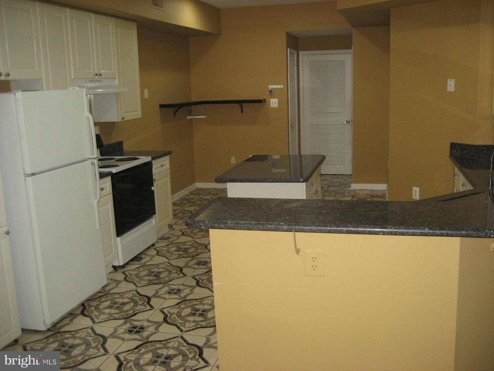 GLEN OAKS CONDOMINIUM - Residential Lease