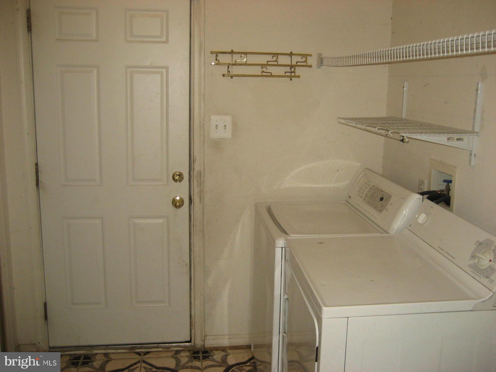 GLEN OAKS CONDOMINIUM - Residential Lease