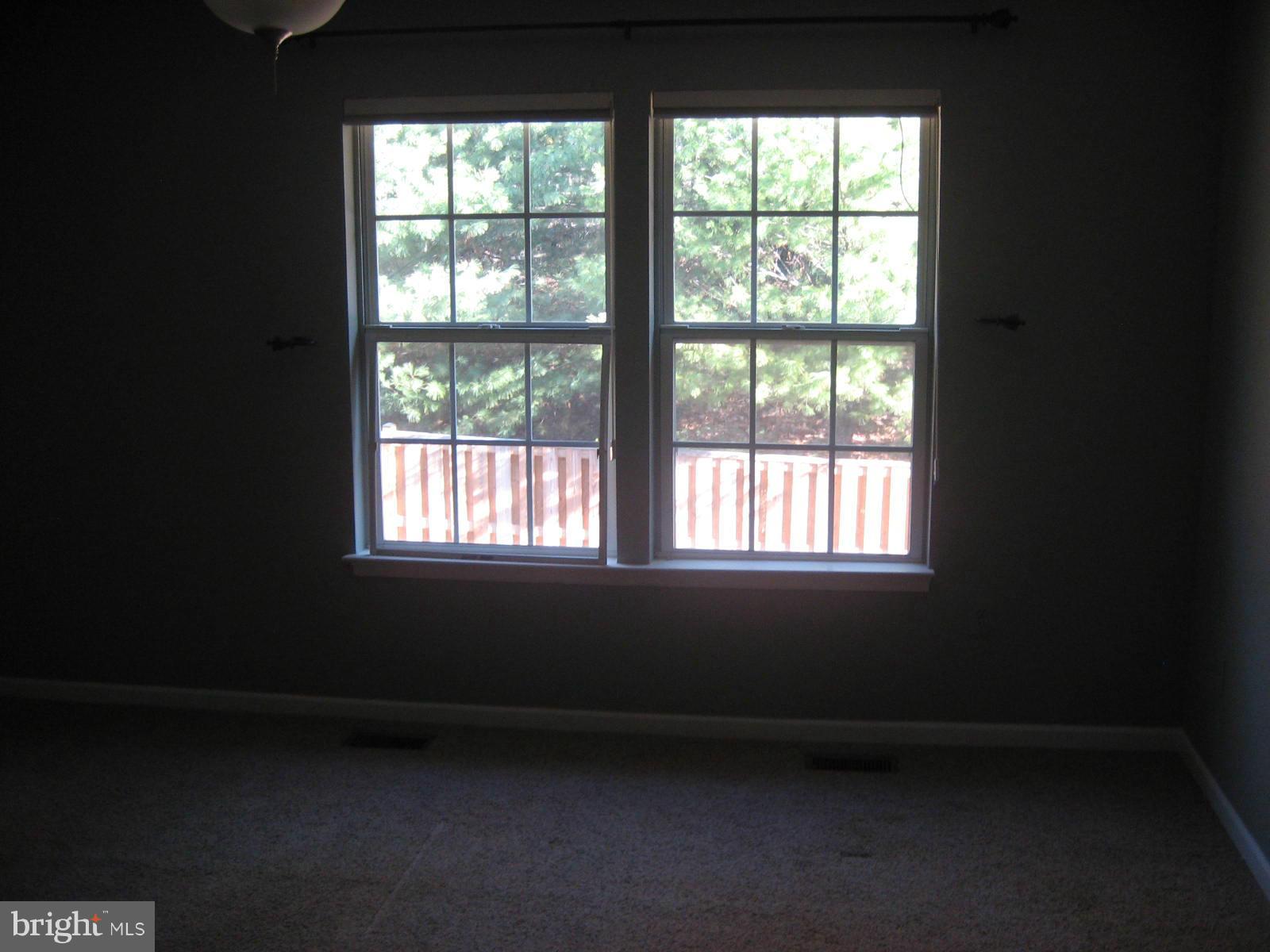 GLEN OAKS CONDOMINIUM - Residential Lease