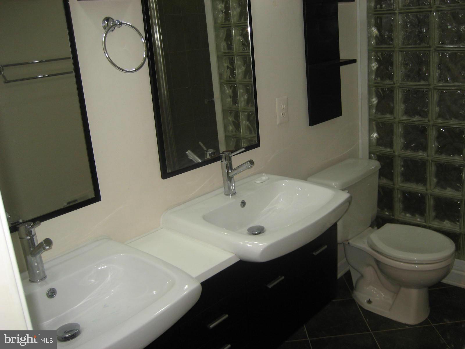 GLEN OAKS CONDOMINIUM - Residential Lease