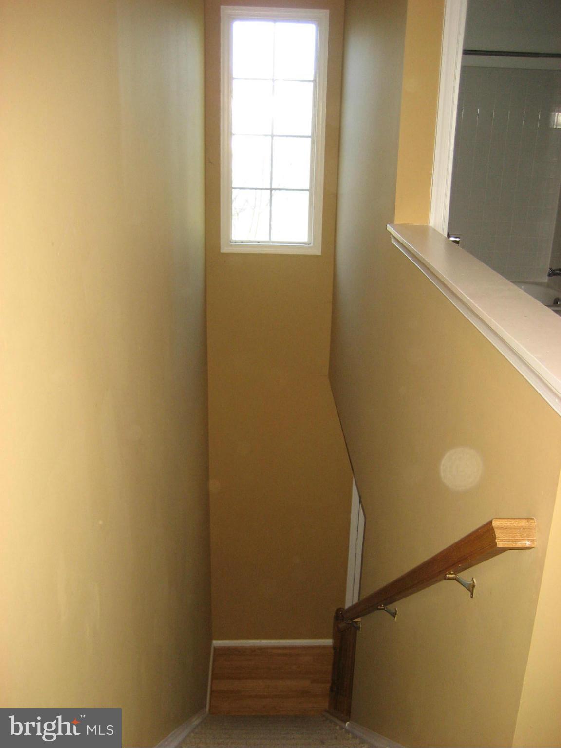 GLEN OAKS CONDOMINIUM - Residential Lease