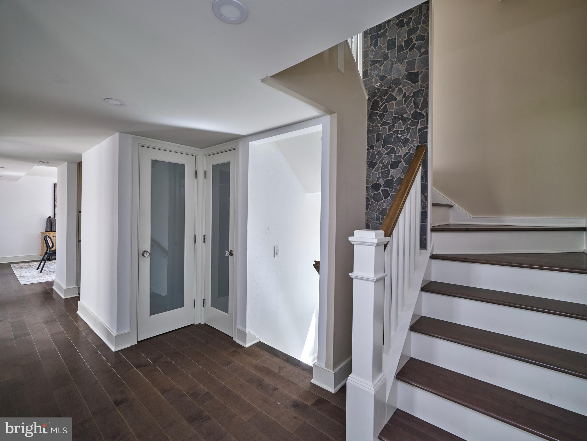 BARNES COURT CONDO - Residential