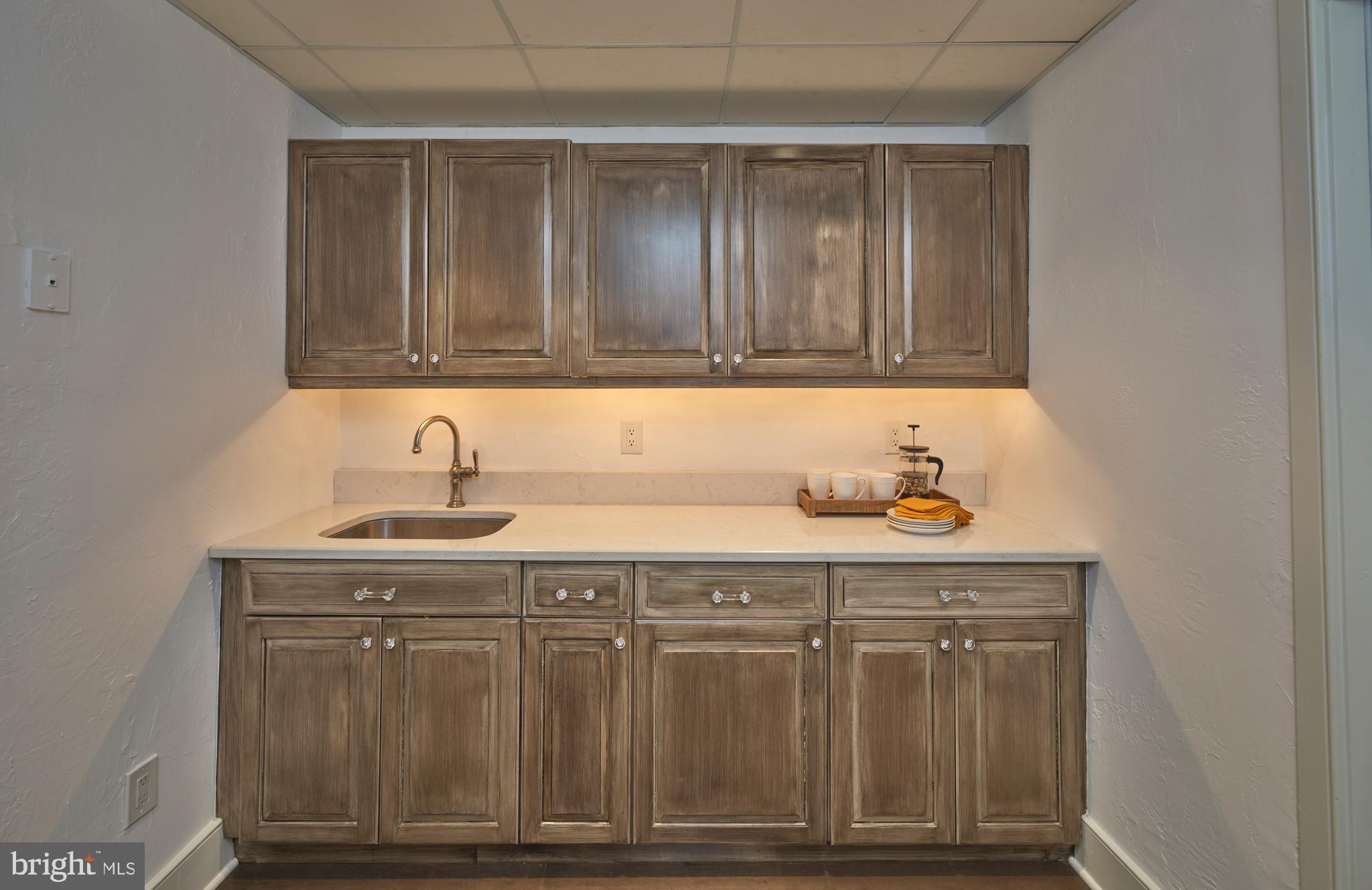 BARNES COURT CONDO - Residential