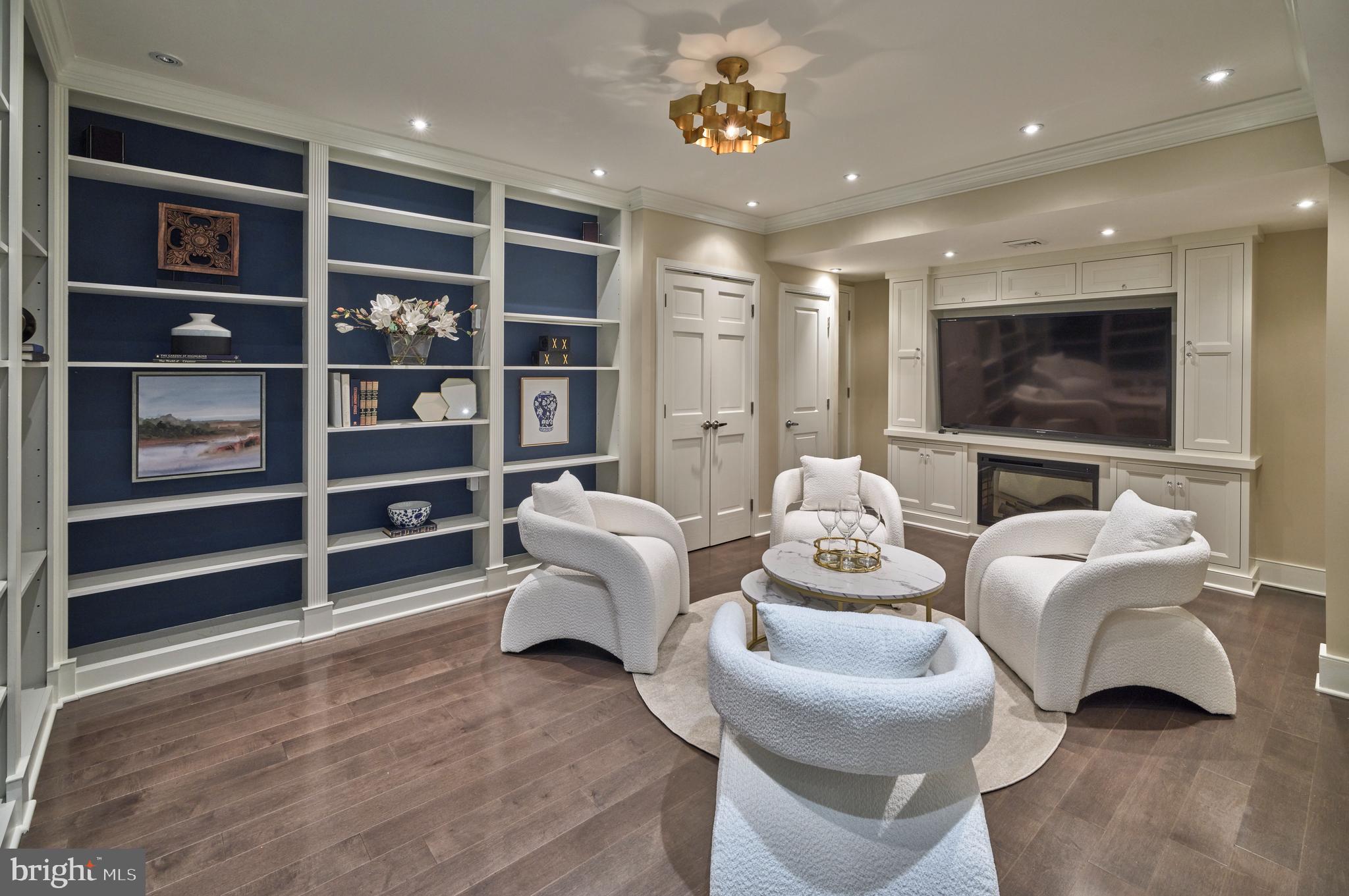 BARNES COURT CONDO - Residential
