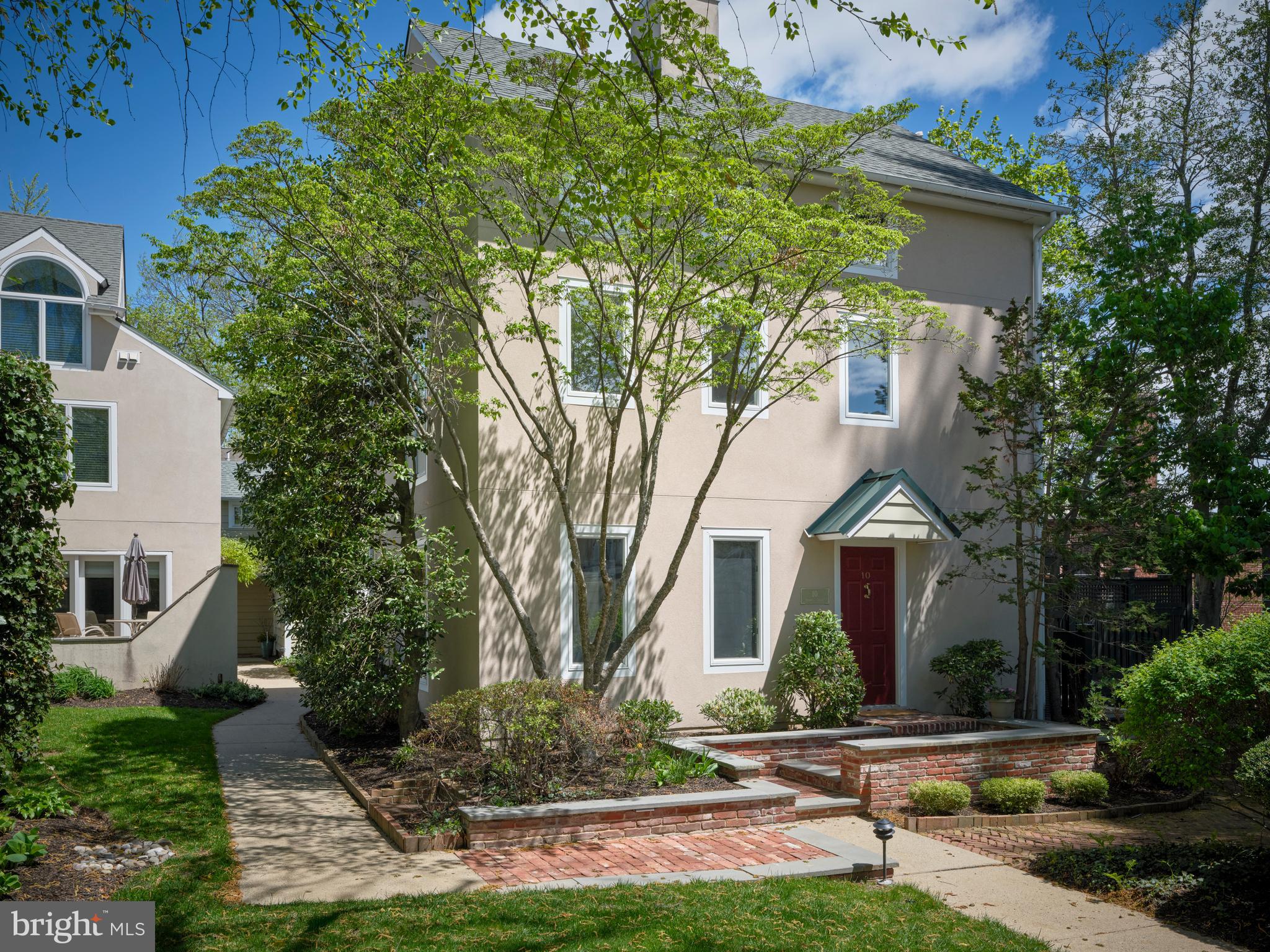 BARNES COURT CONDO - Residential