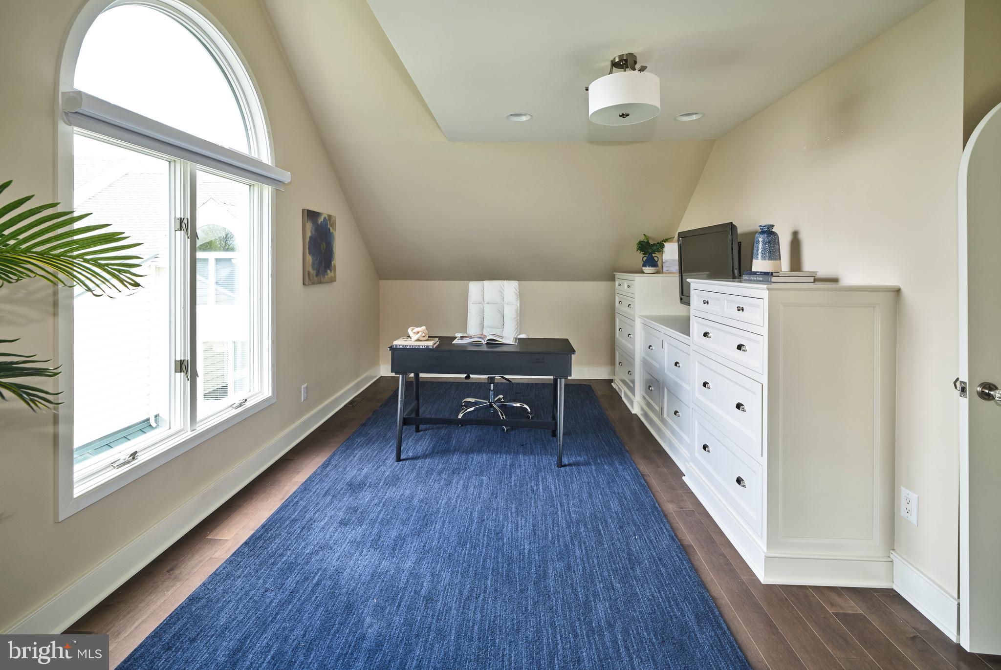 BARNES COURT CONDO - Residential