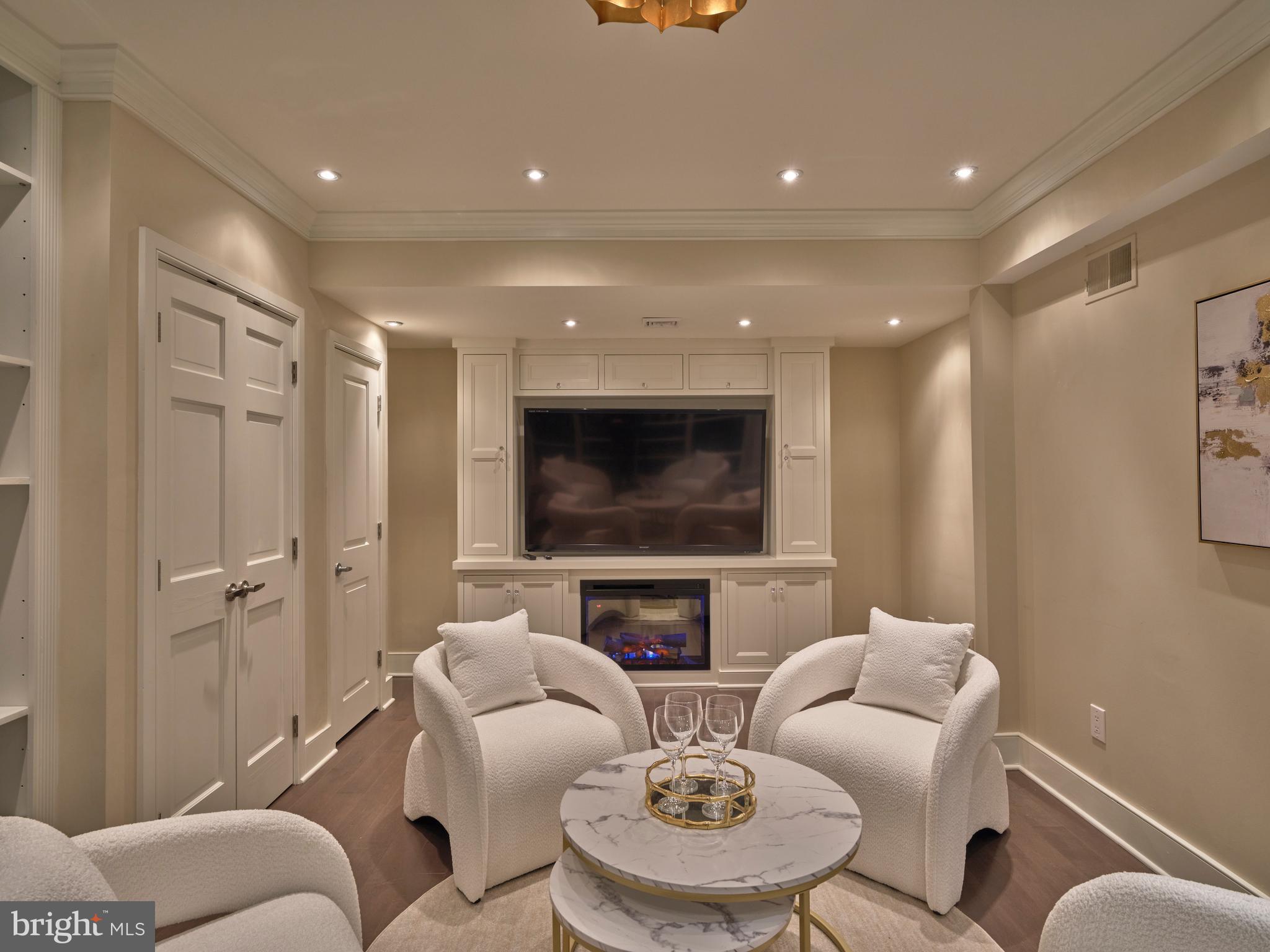 BARNES COURT CONDO - Residential